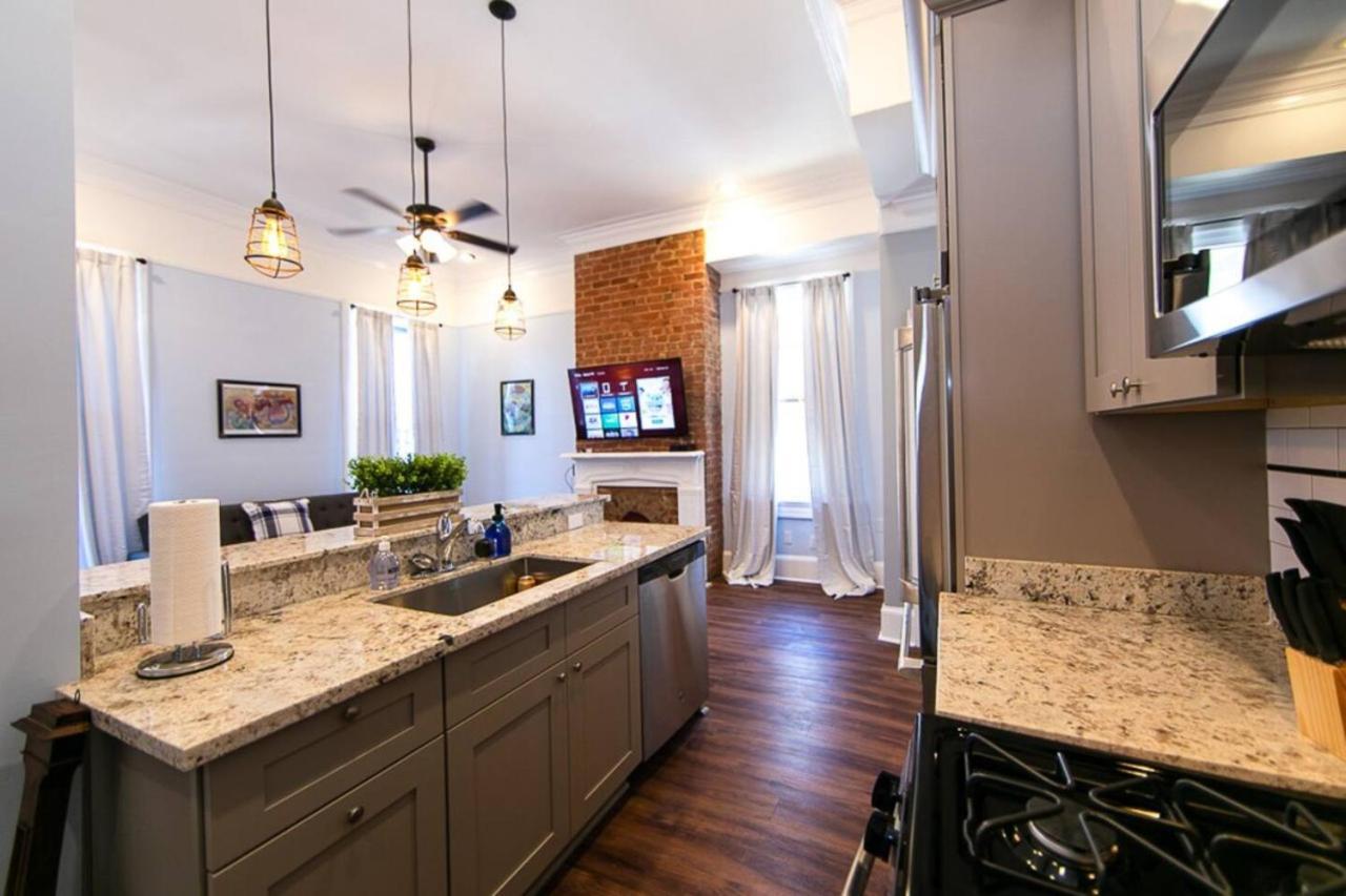 Claiborne Historic Victorian Mansion B - 5 Bed-3 Bath Apartment *