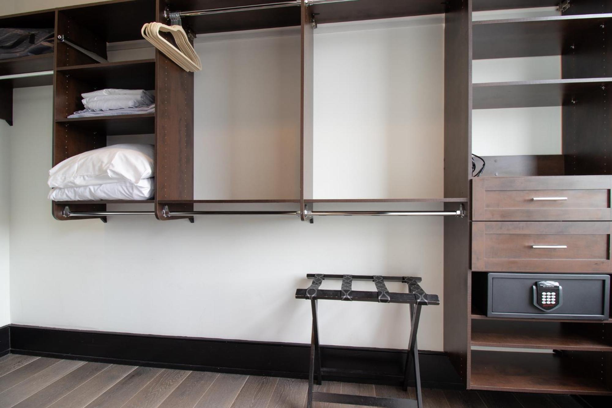 Hotel Downtown 2br Queen Sleeper Sofa Near Superdome And Parade Route