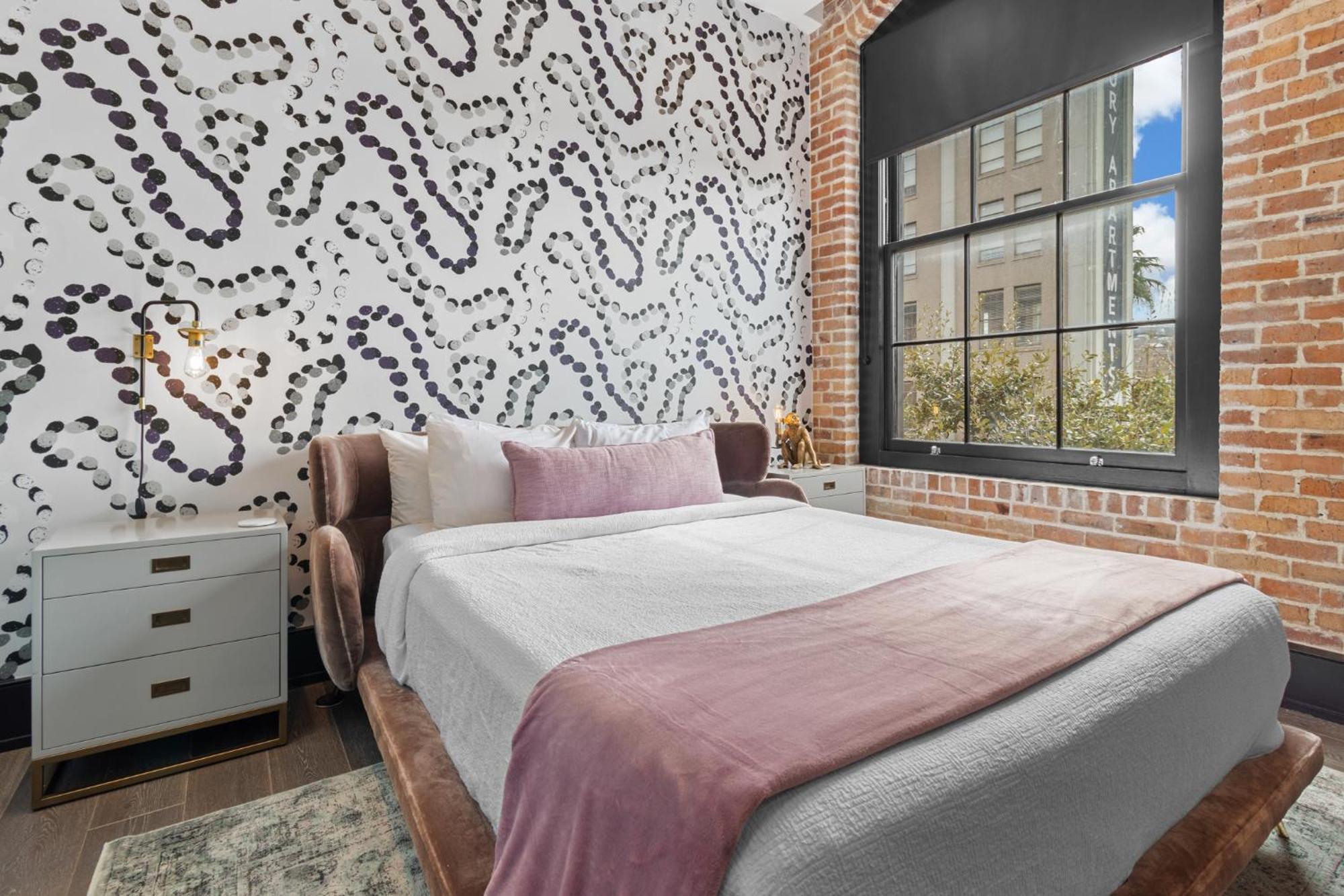 Hotel Downtown 2br Queen Sleeper Sofa Near Superdome And Parade Route