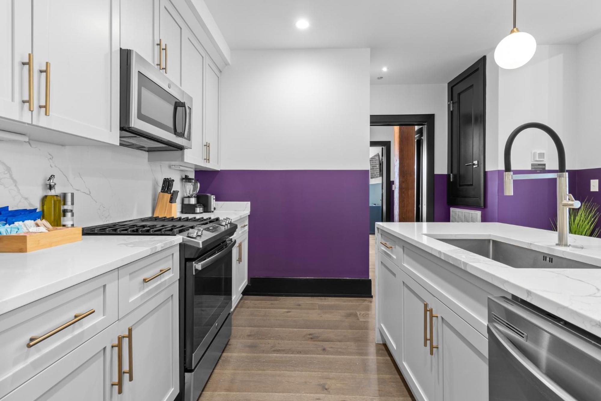 Downtown 2br Queen Sleeper Sofa Near Superdome And Parade Route