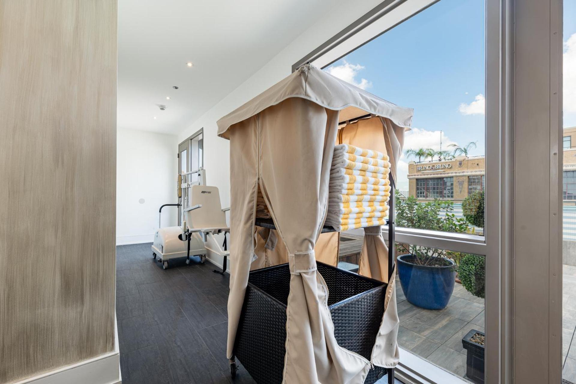 Hotel Downtown 2br Queen Sleeper Sofa Near Superdome And Parade Route New Orleans