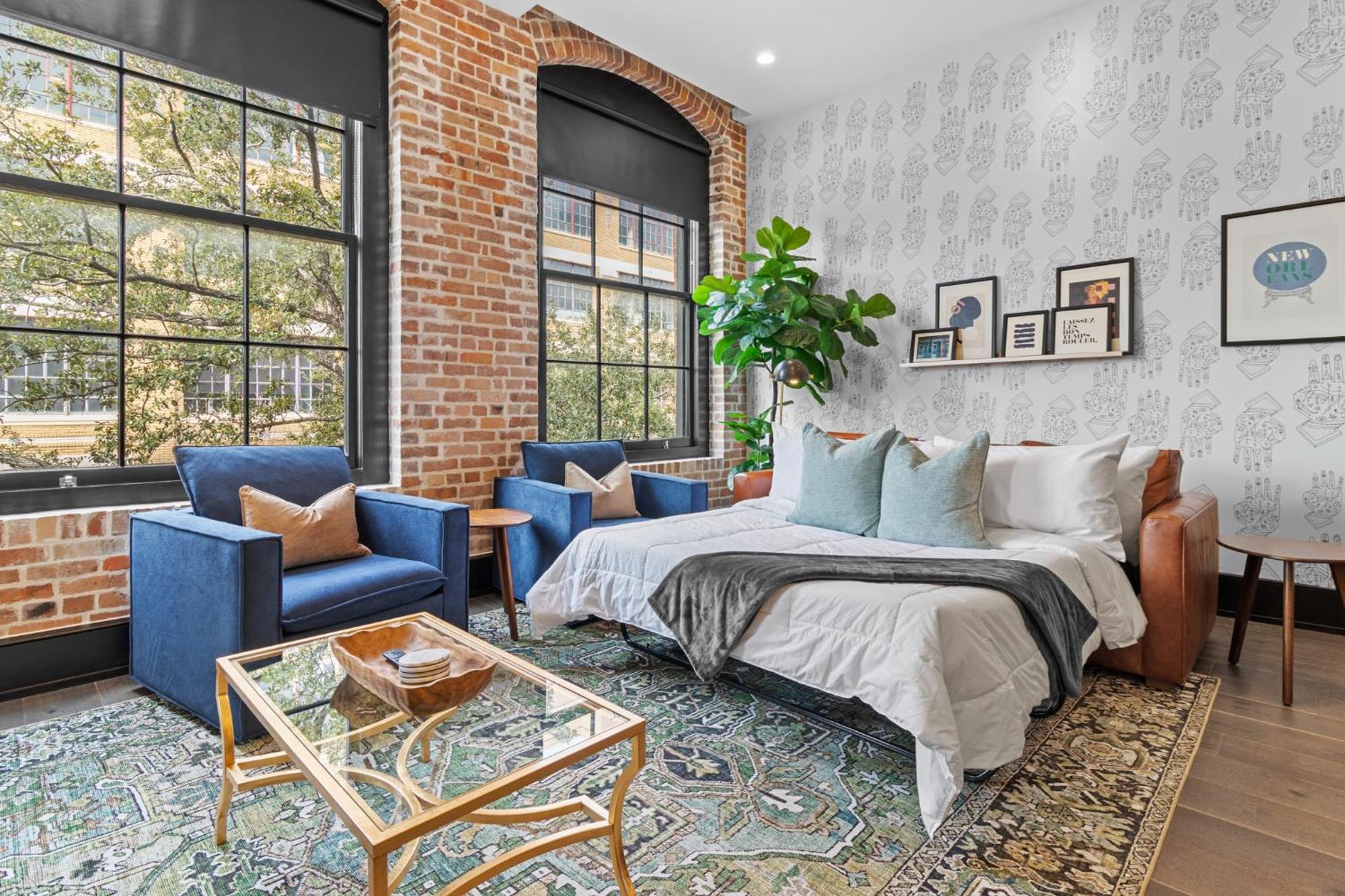 Downtown 2br Queen Sleeper Sofa Near Superdome And Parade Route