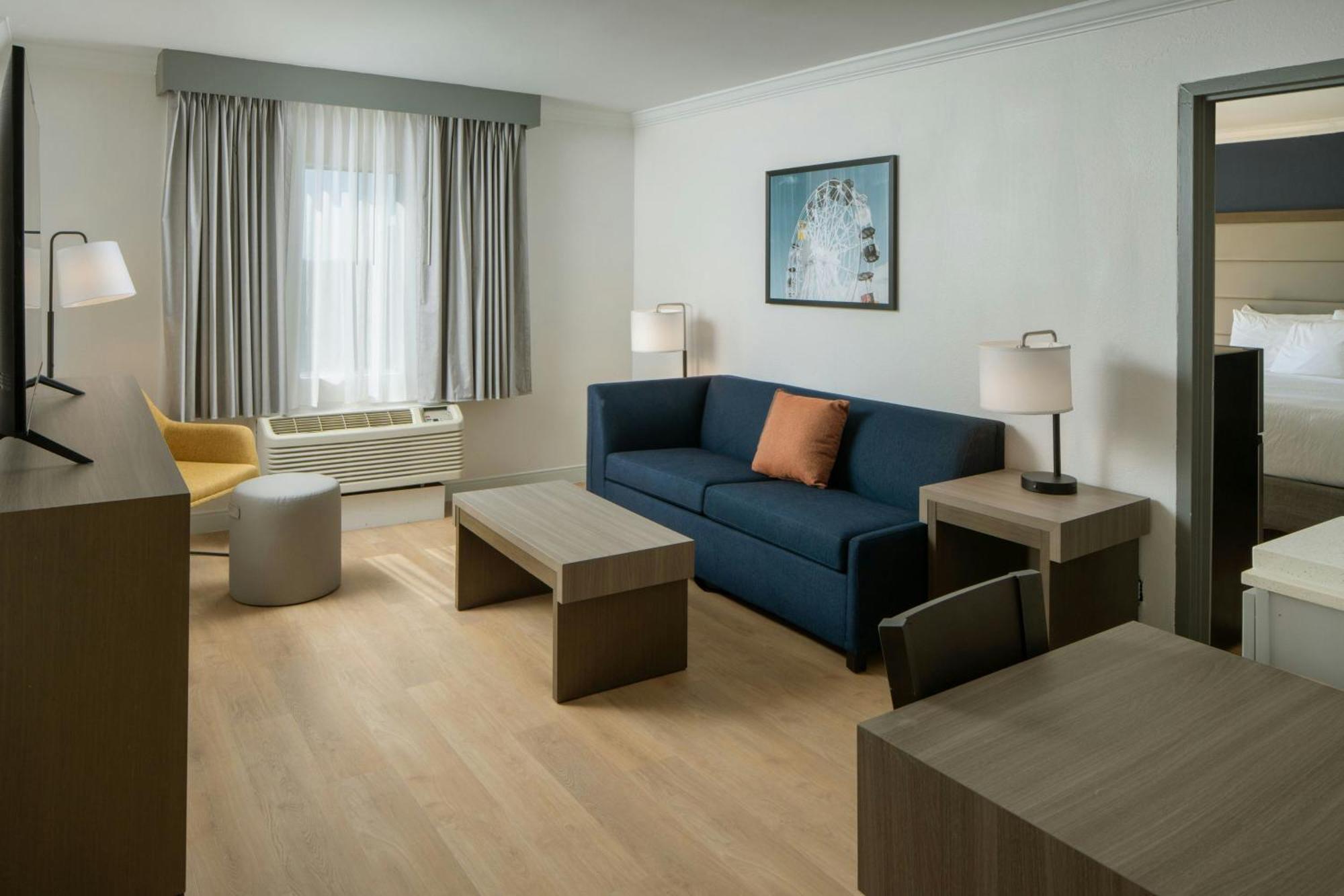 Express By Marriott 1-10 Hotel 3*