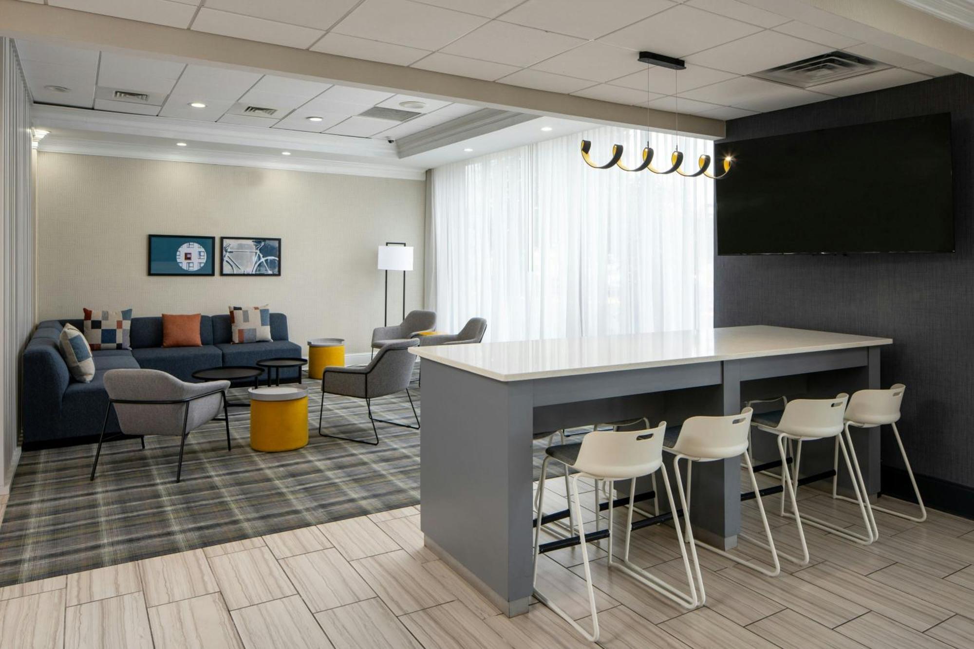 Hotel Express By Marriott 1-10 3*