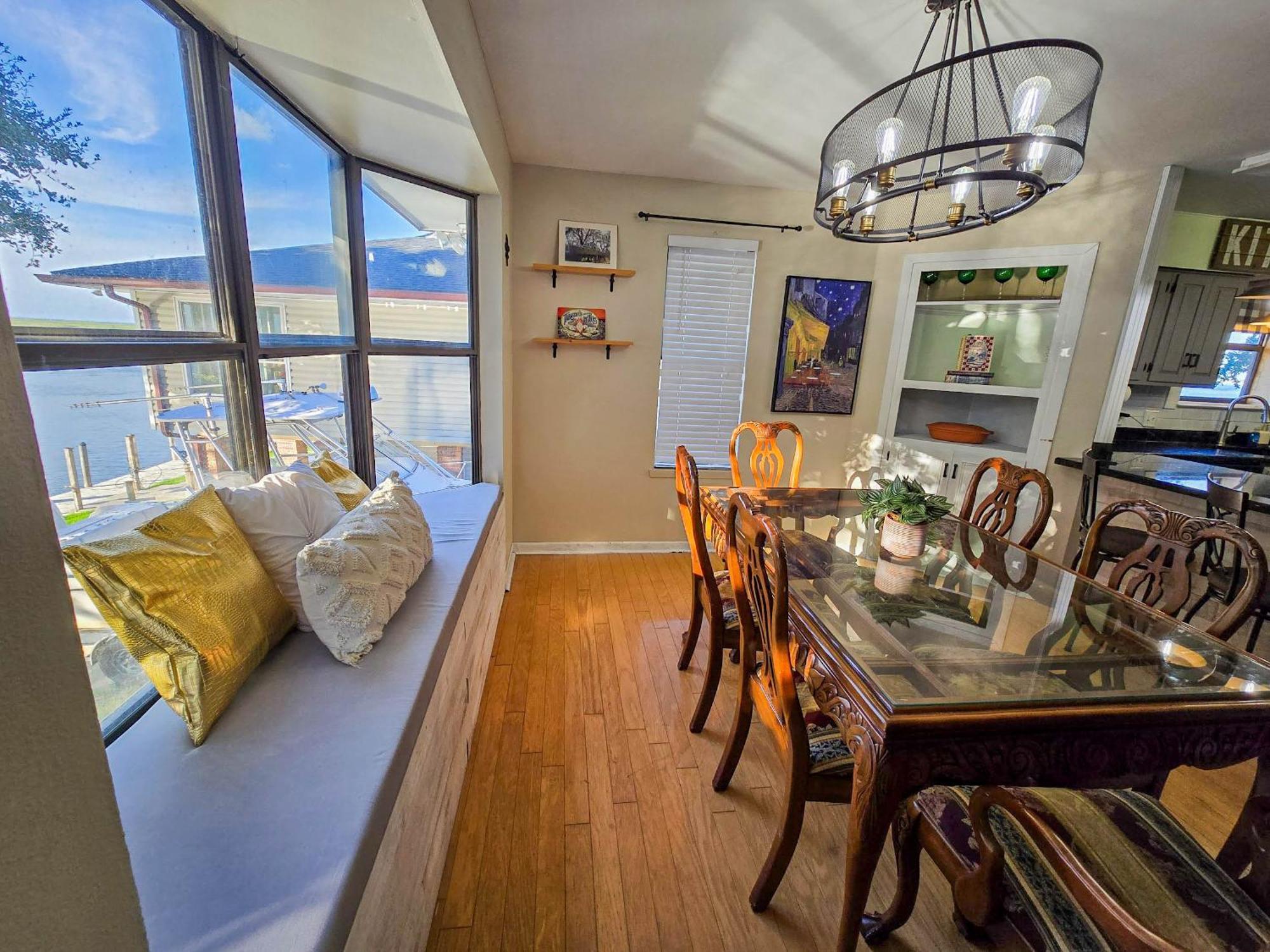 Waterfront Gem Holiday home