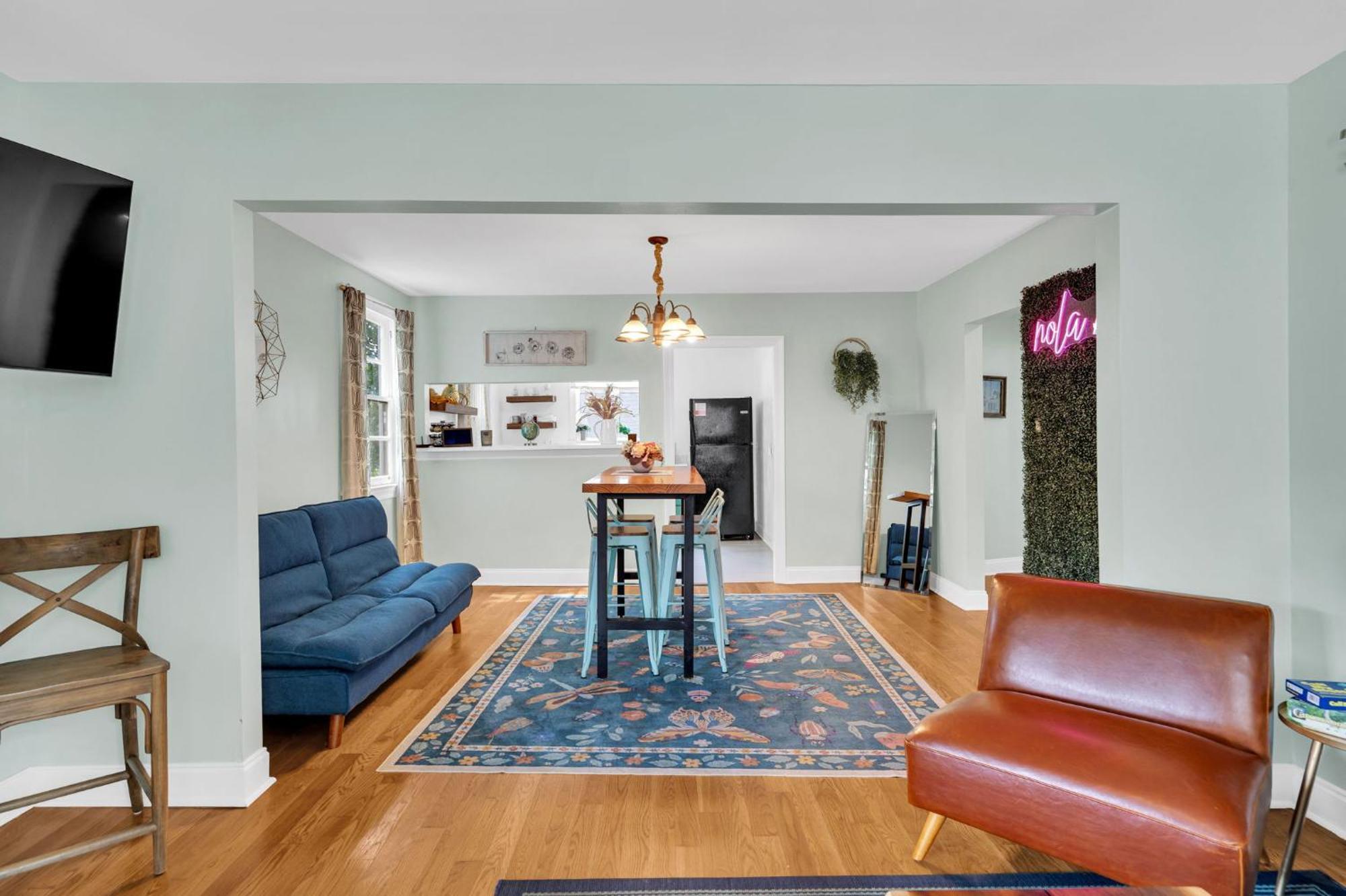 Full Unit Off Canal Blvd 4 Miles From French Qtr Holiday home *