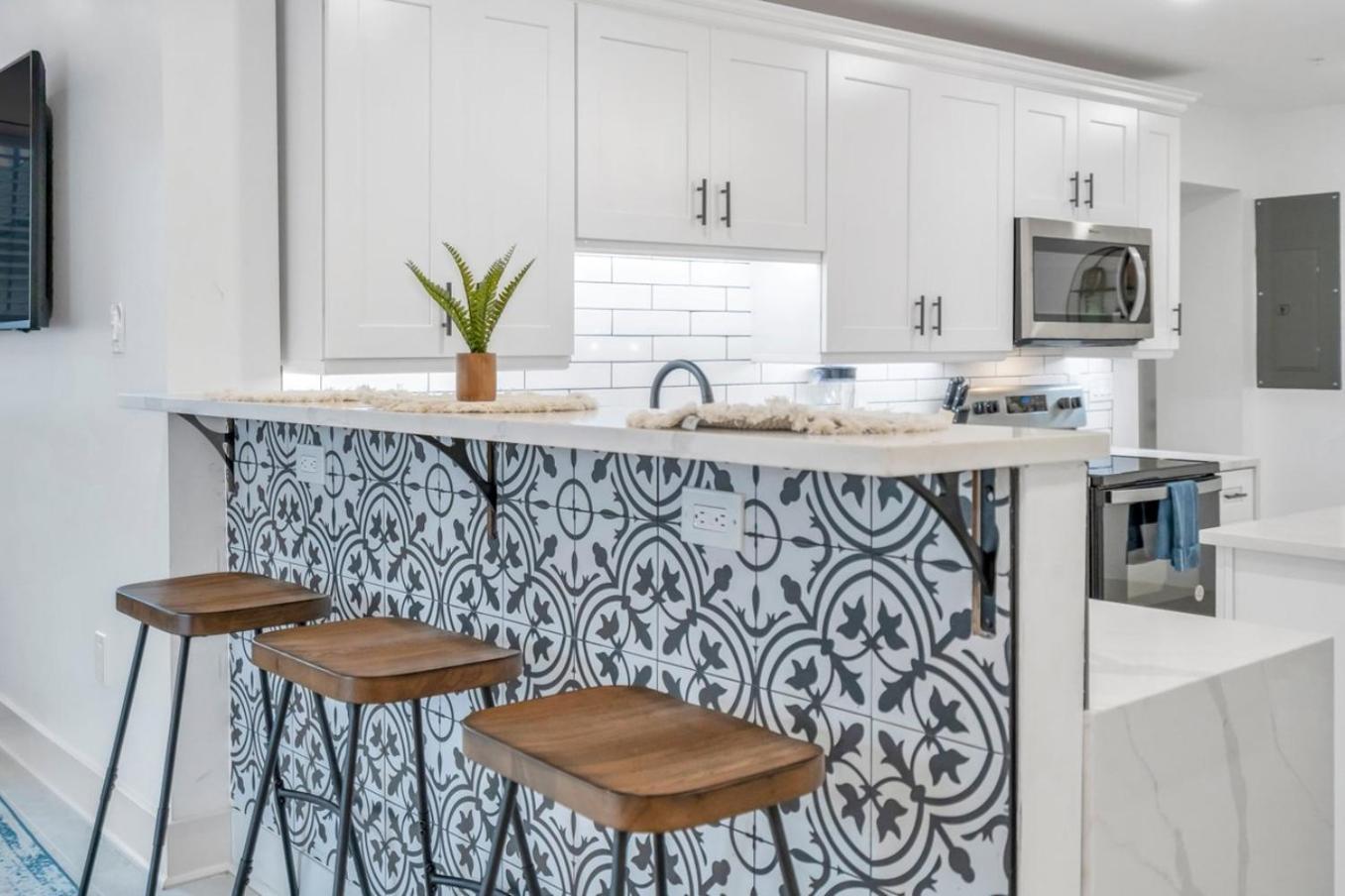 Sleeps 24-spacious Near Fq W Pool