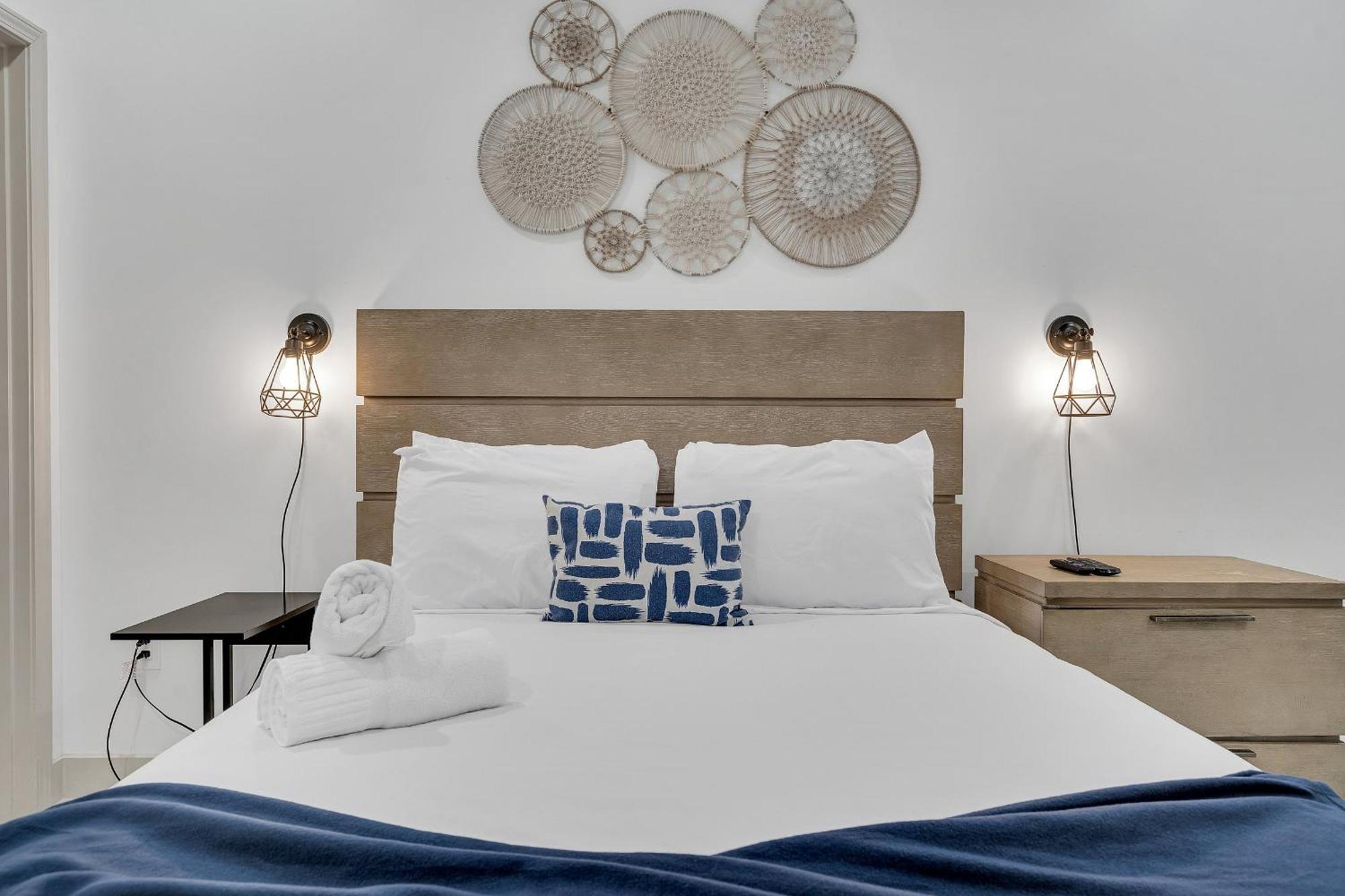 Sleeps 24-spacious Near Fq W Pool Hotel *