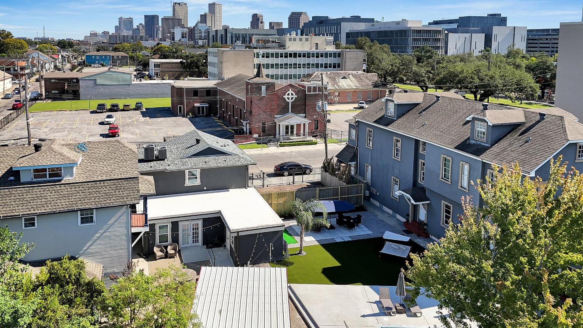 Hotel Sleeps 24-spacious Near Fq W Pool New Orleans
