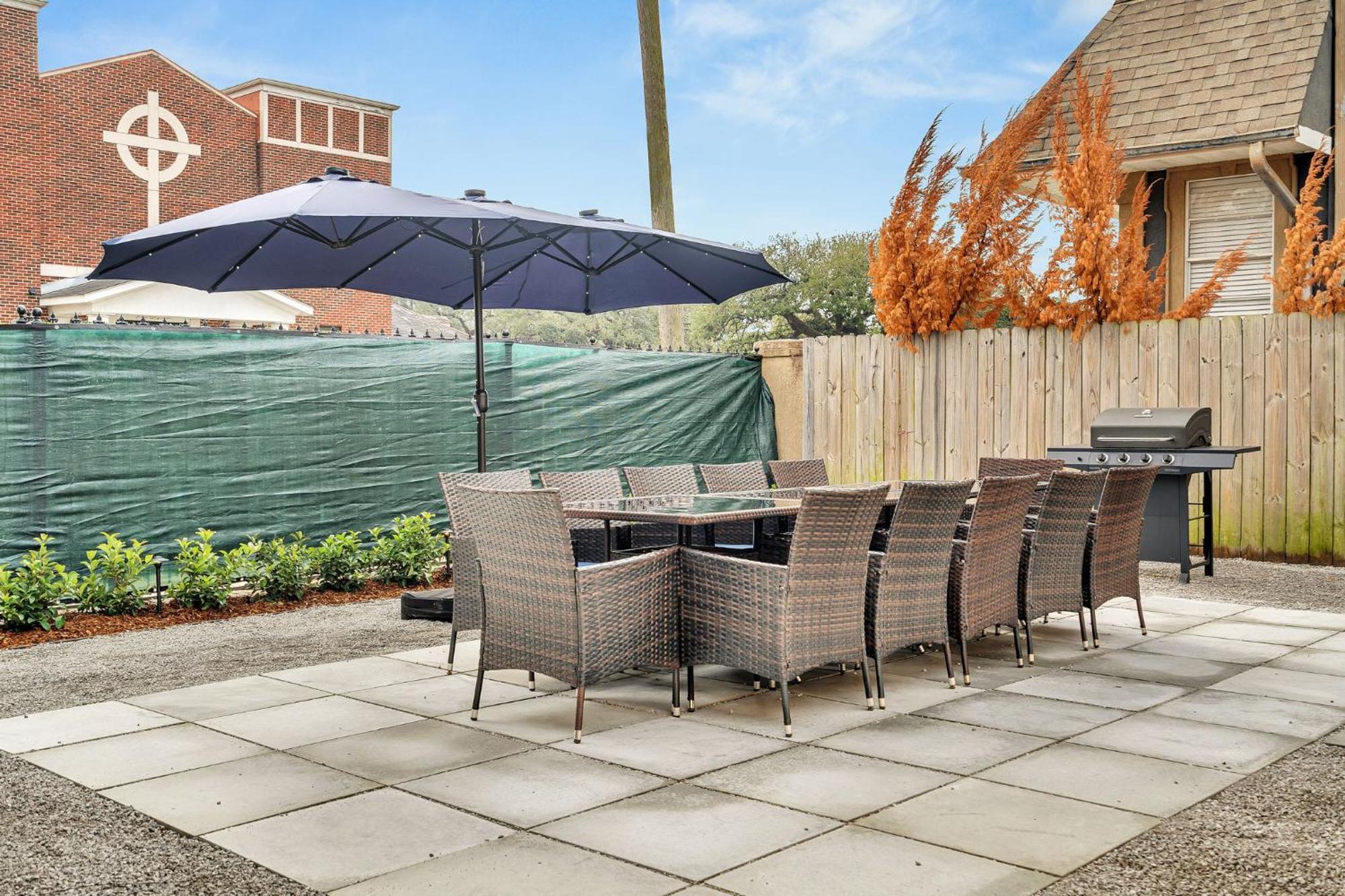 Sleeps 24-spacious Near Fq W Pool Hotel