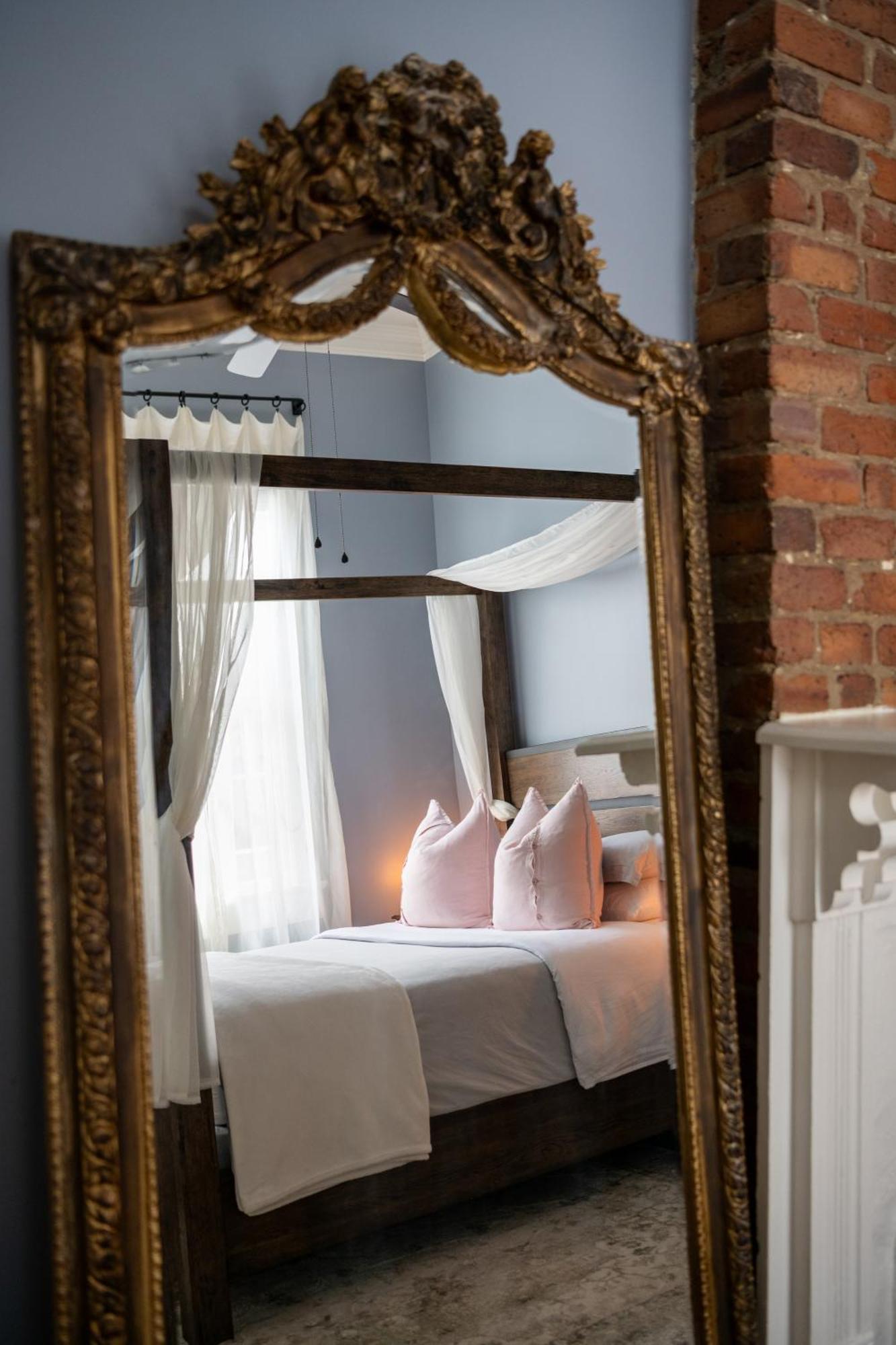 Luxury Historic Shotgun In Lower Garden District *