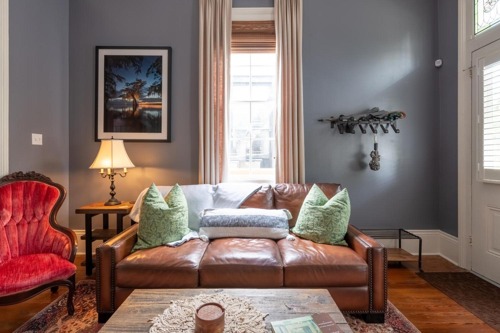 Luxury Historic Shotgun In Lower Garden District Holiday home *