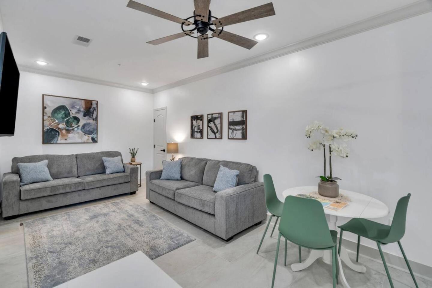 Hotel Sleeps 24-spacious Near Fq W Pool New Orleans