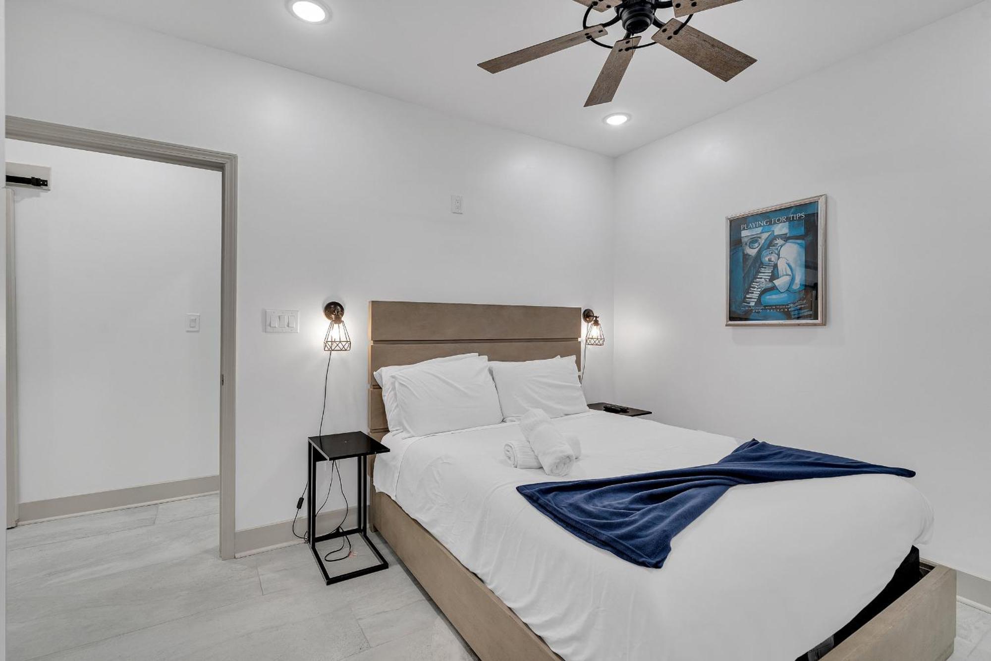 Hotel Sleeps 24-spacious Near Fq W Pool New Orleans