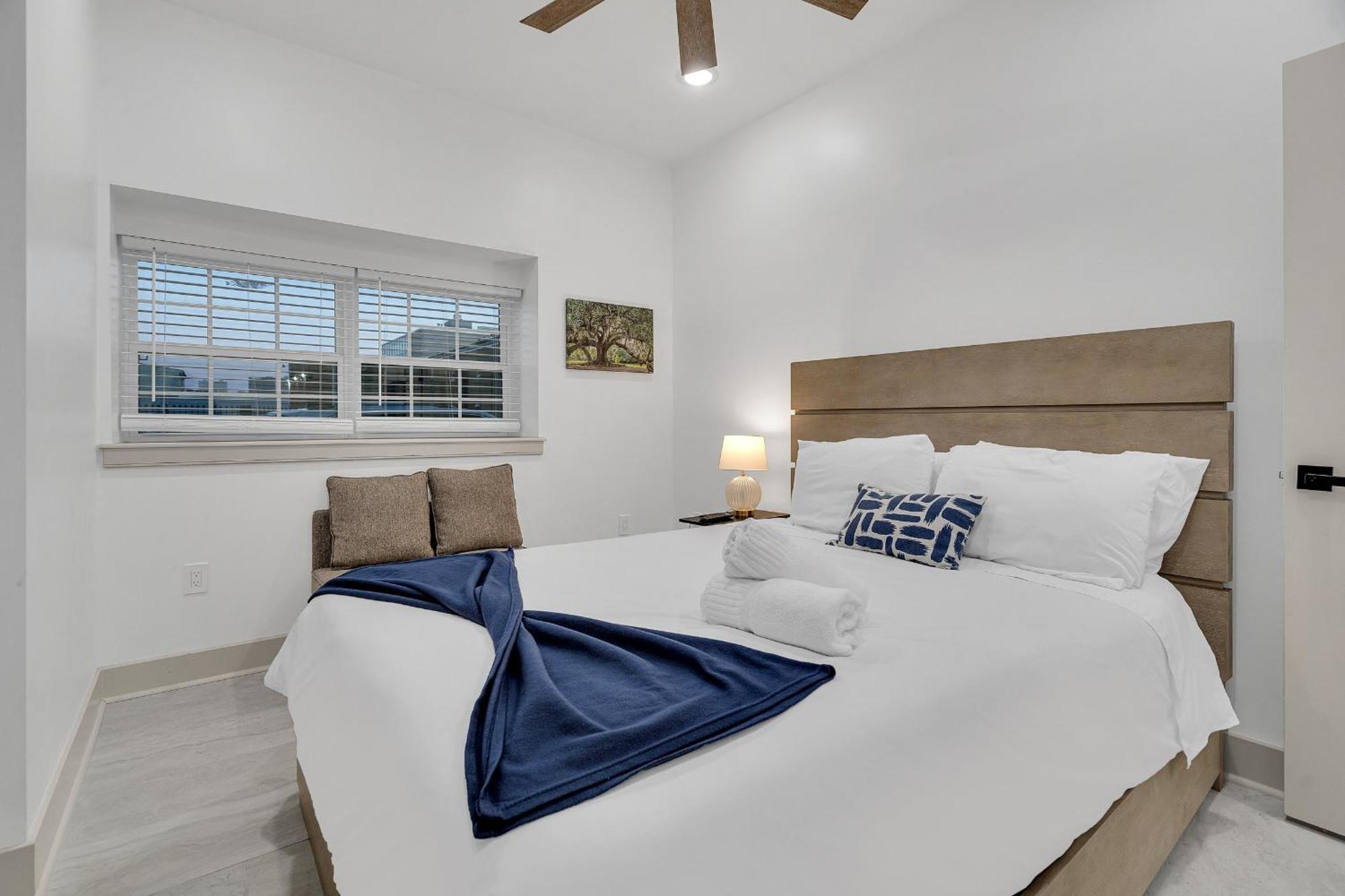 Hotel Sleeps 24-spacious Near Fq W Pool *