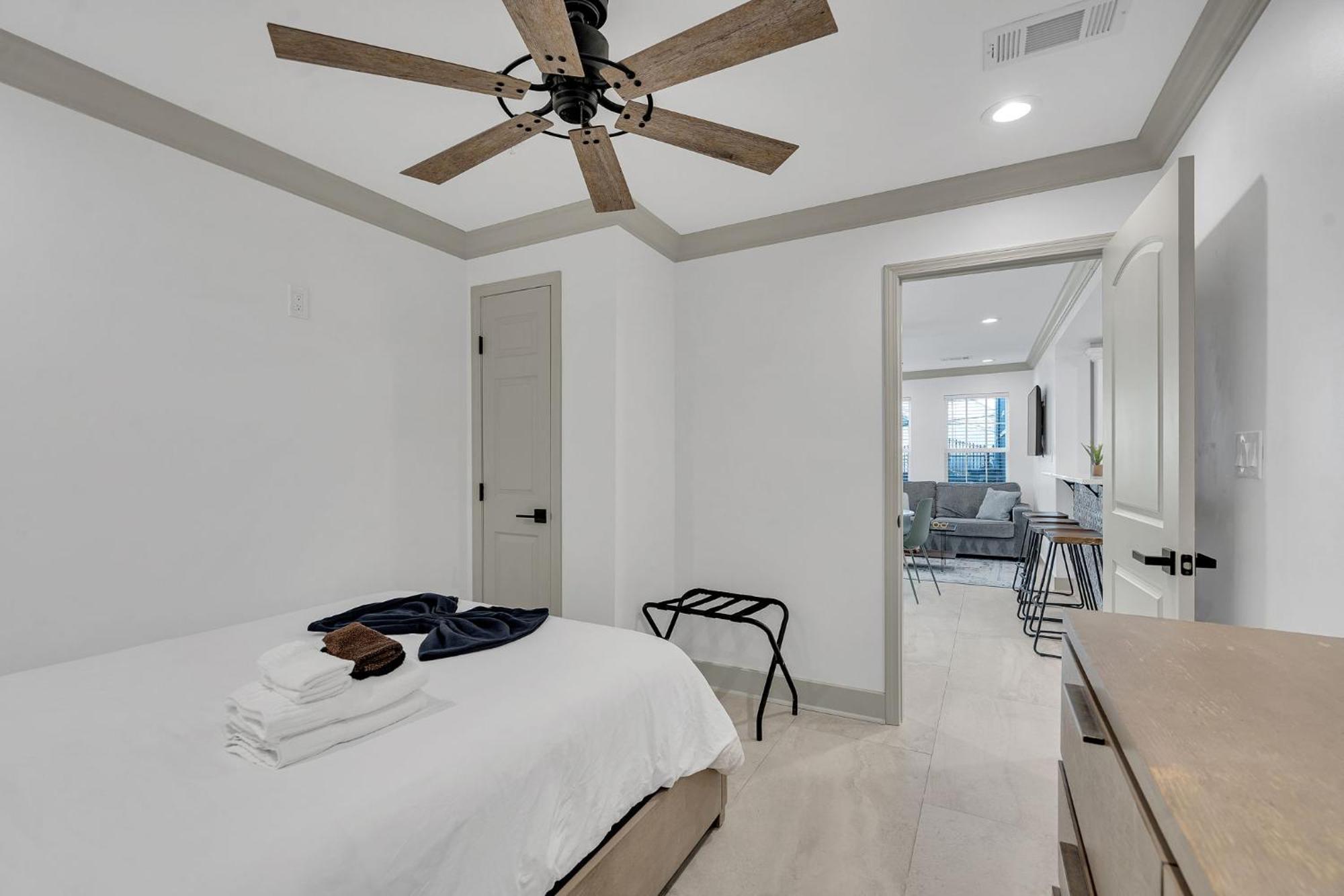 Sleeps 24-spacious Near Fq W Pool * New Orleans