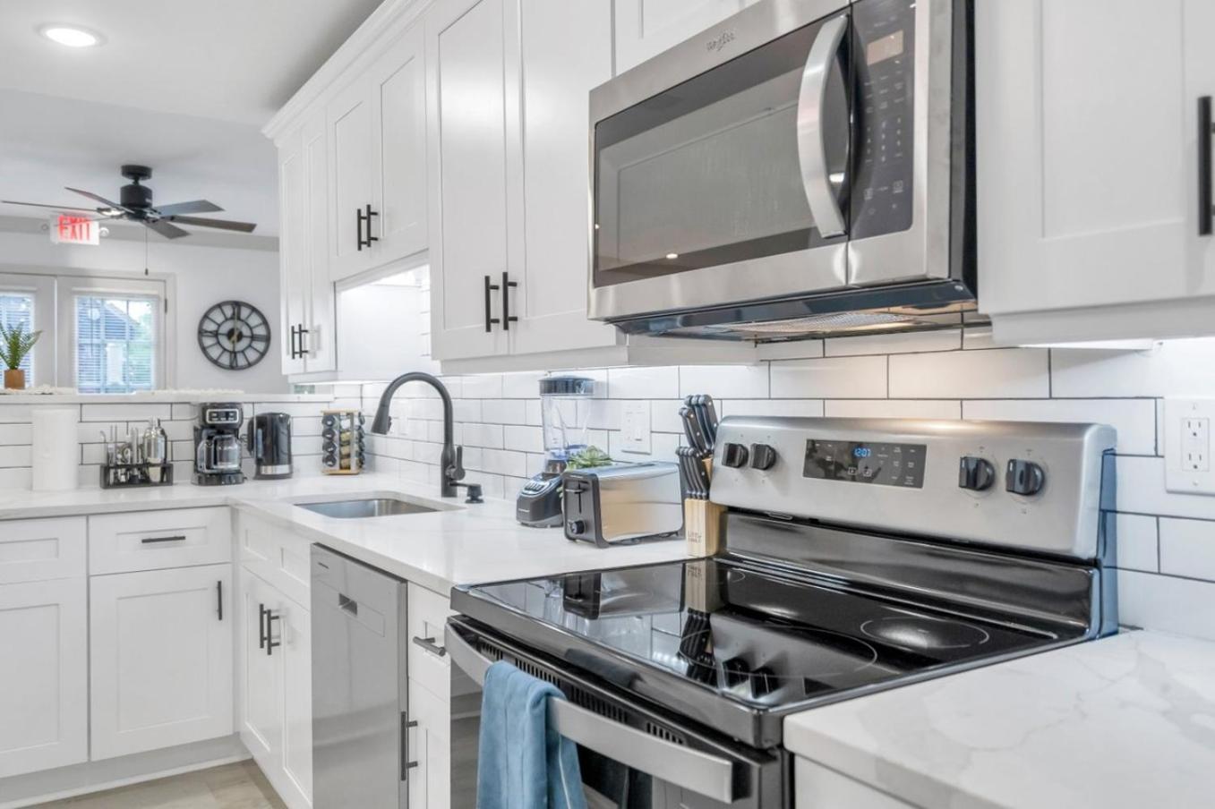 Sleeps 24-spacious Near Fq W Pool New Orleans