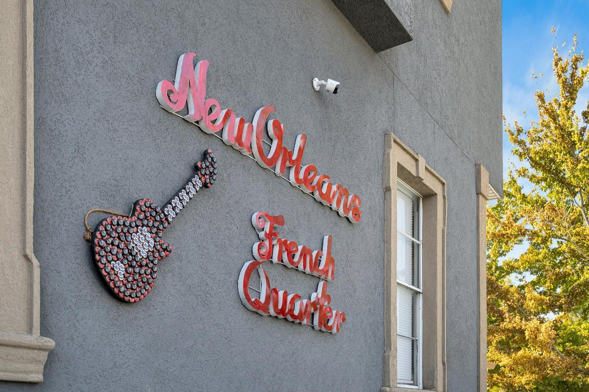 Sleeps 24-spacious Near Fq W Pool Hotel *