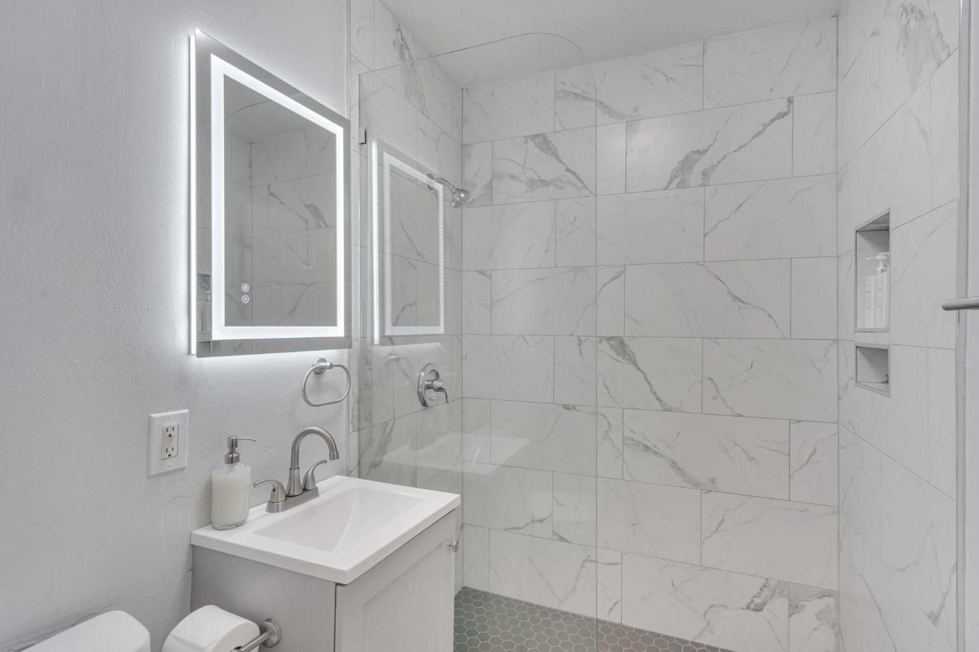 Charming Nola 1br W Backyard