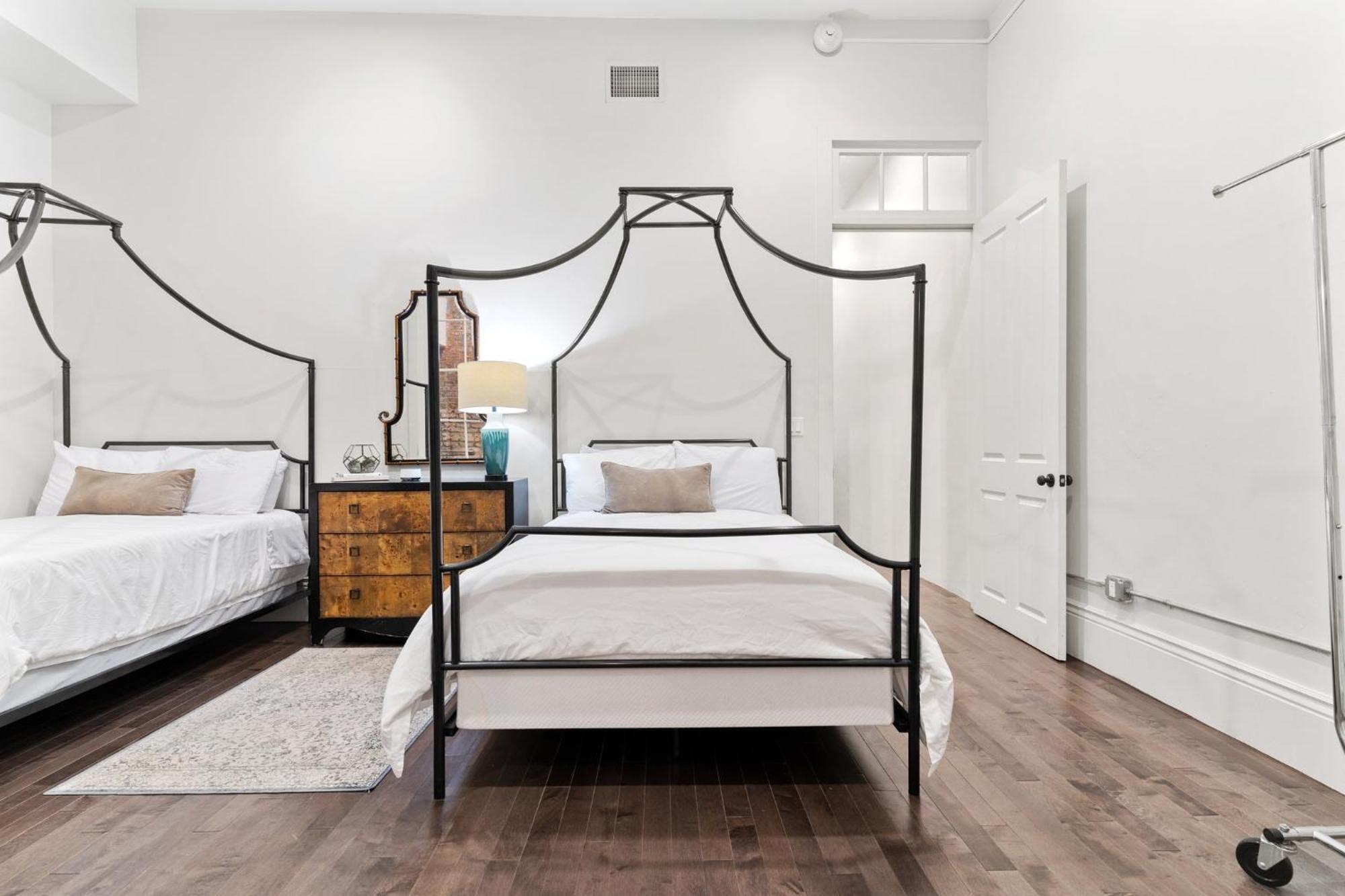 Group-friendly Nola Near Bourbon *