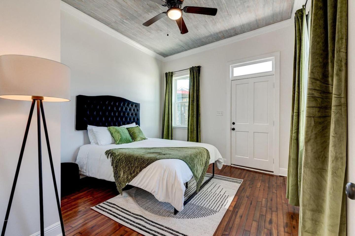 Backyard Pool Getaway W Balcony * New Orleans