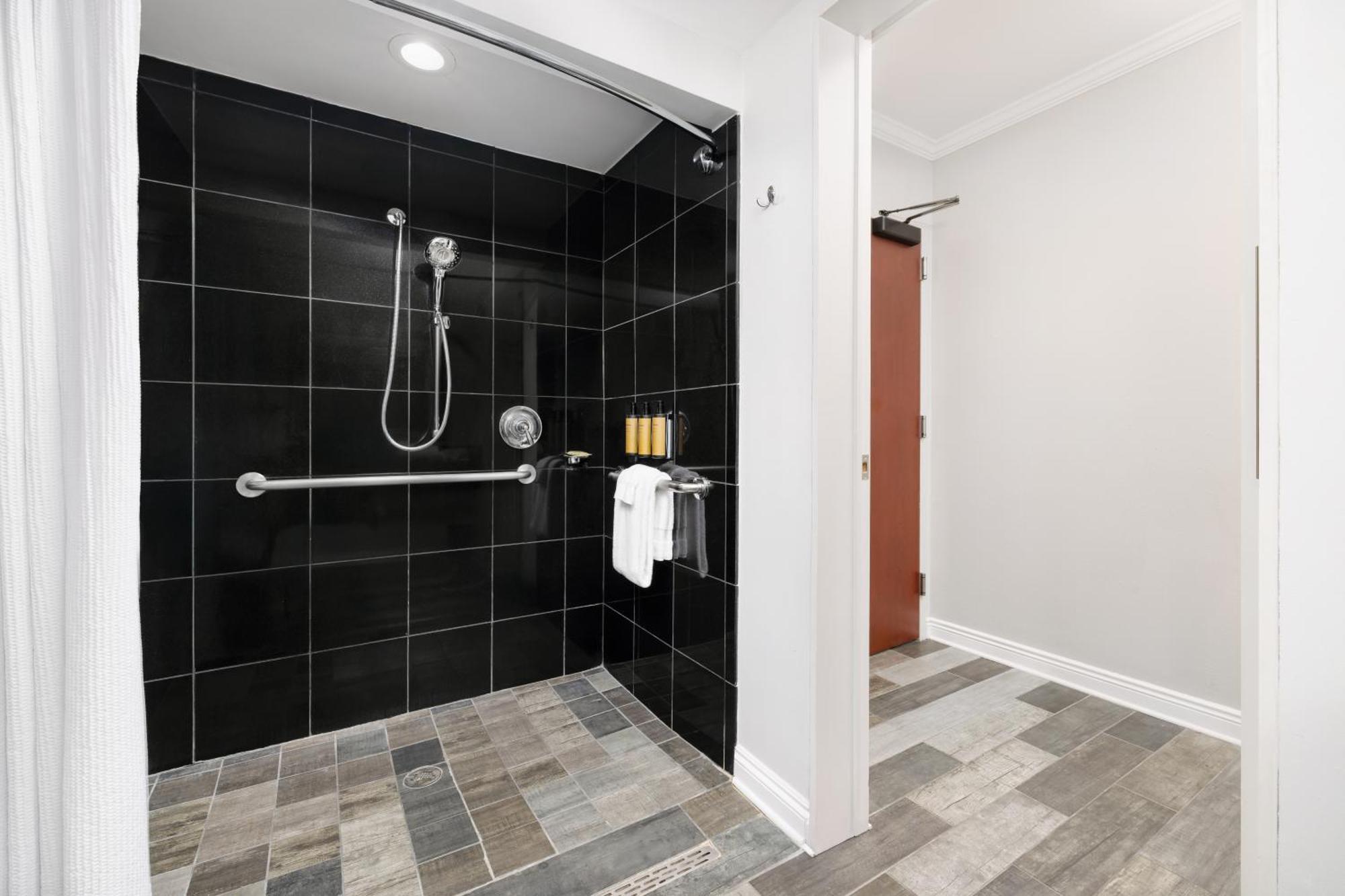 The Riverfront 4*