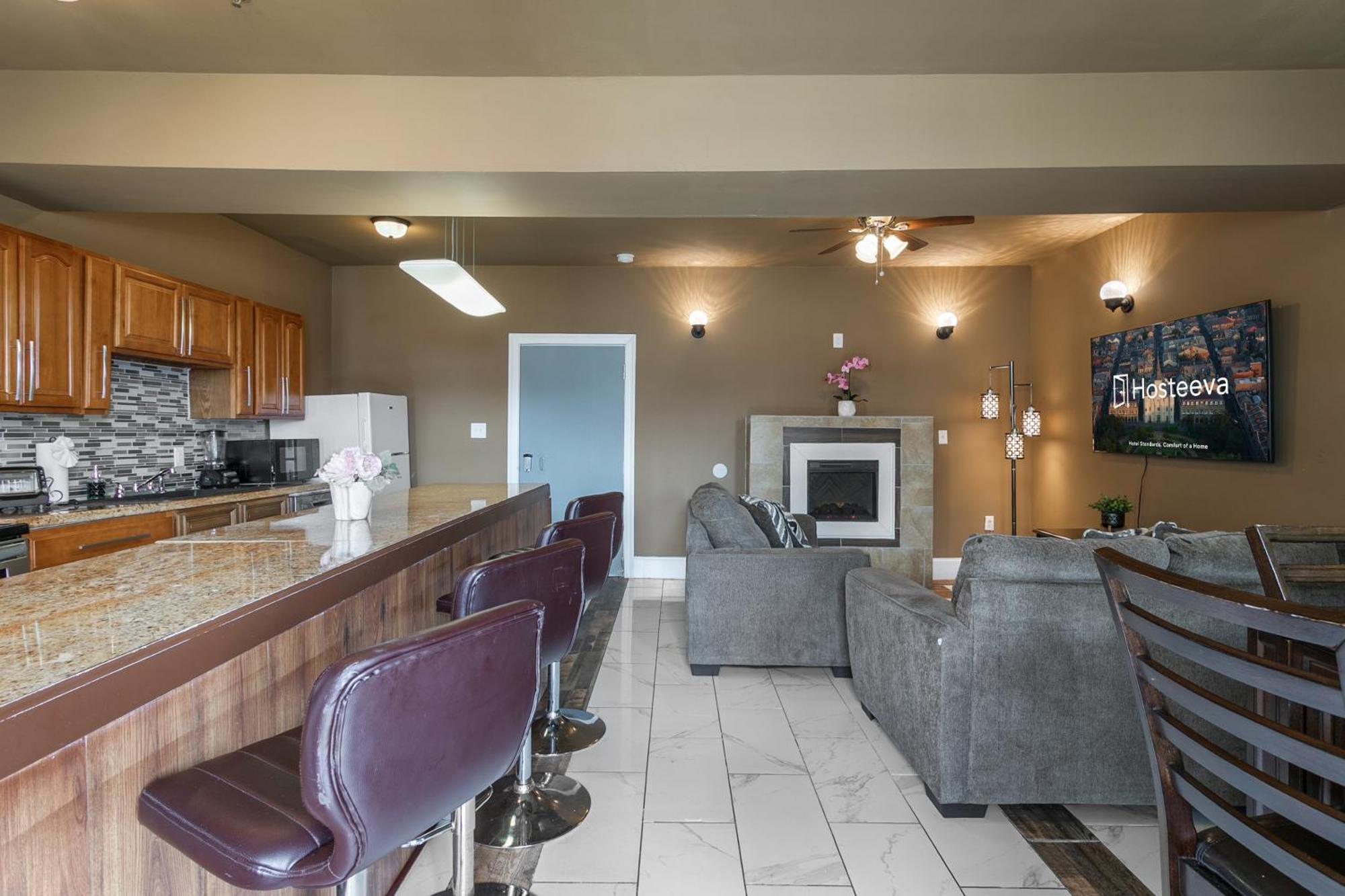 Baronne Street Spacious And Fully Furnished Apartment *