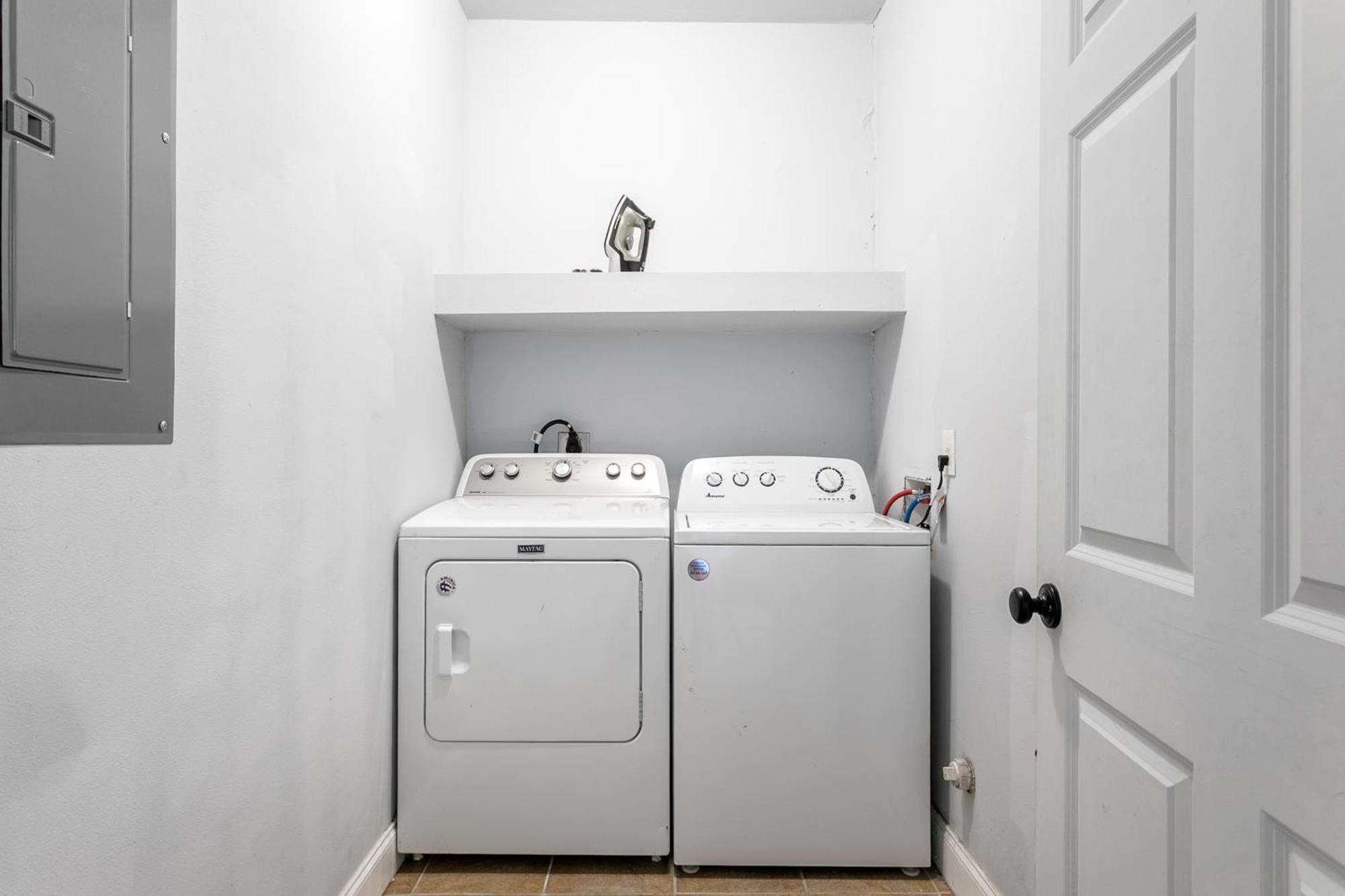 Baronne Street Spacious And Fully Furnished *