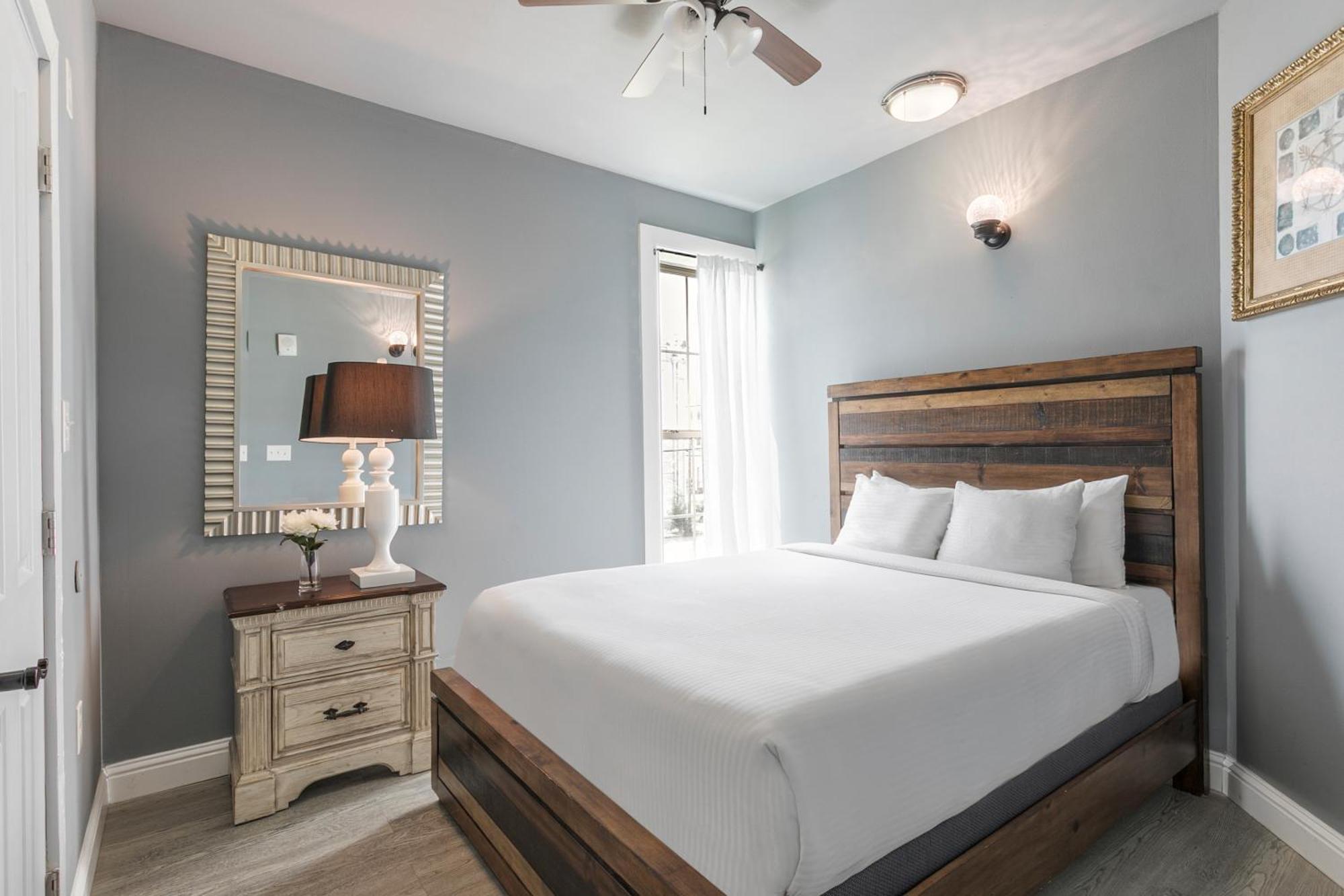 Baronne Street Spacious And Fully Furnished * New Orleans