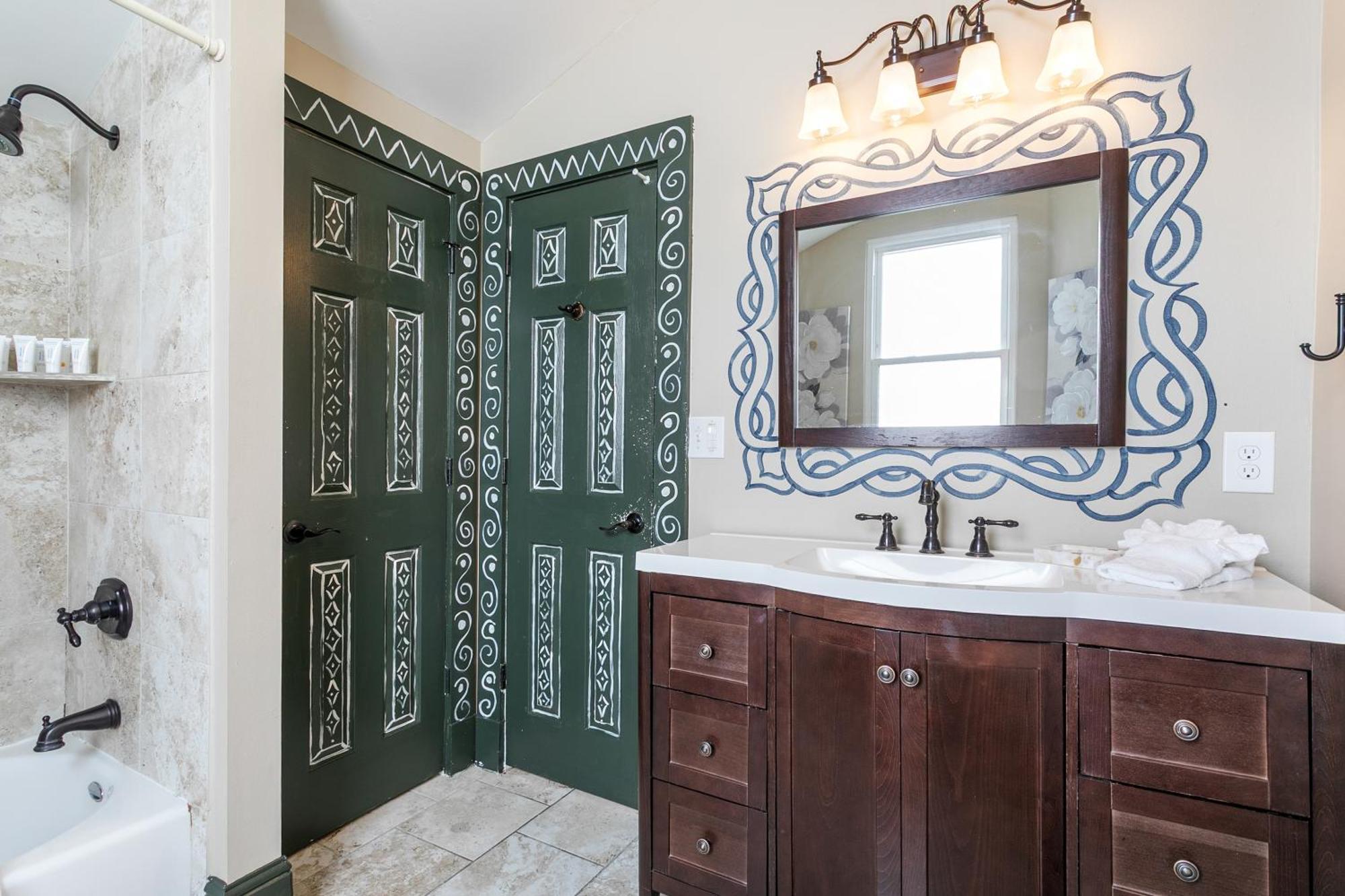 4br Luxury Uptown Retreat W Private Heated Pool