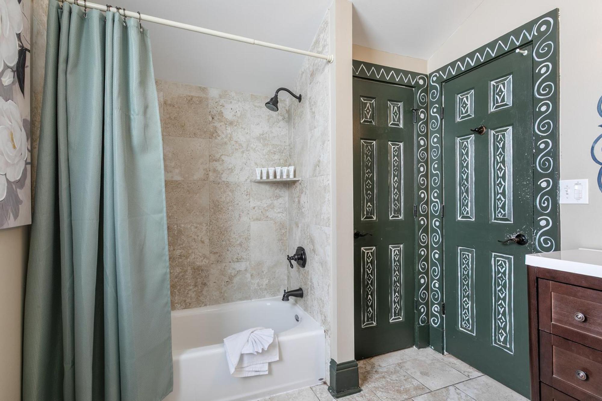 4br Luxury Uptown Retreat W Private Heated Pool Holiday home