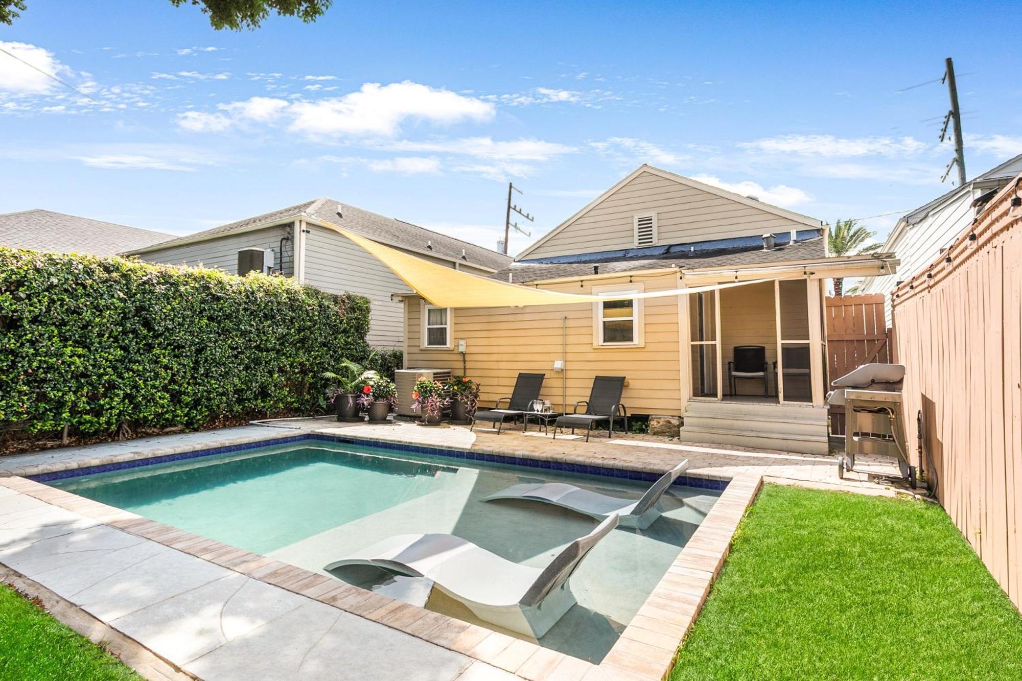 4br Luxury Uptown Retreat W Private Heated Pool Holiday home