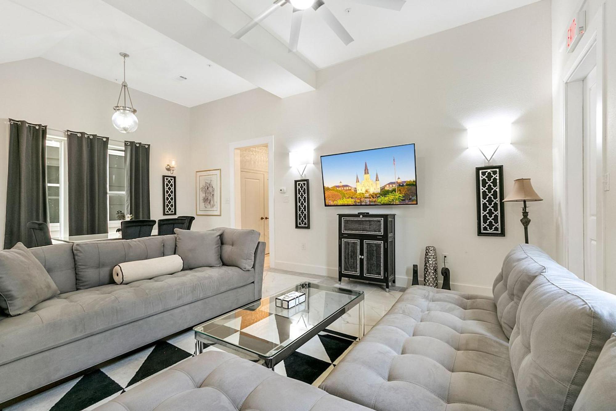 Stunning Close To French Quarter Apartment
