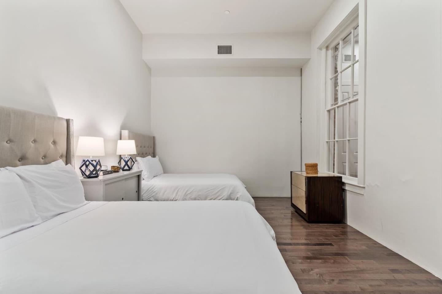 Group-friendly Nola Near Bourbon *