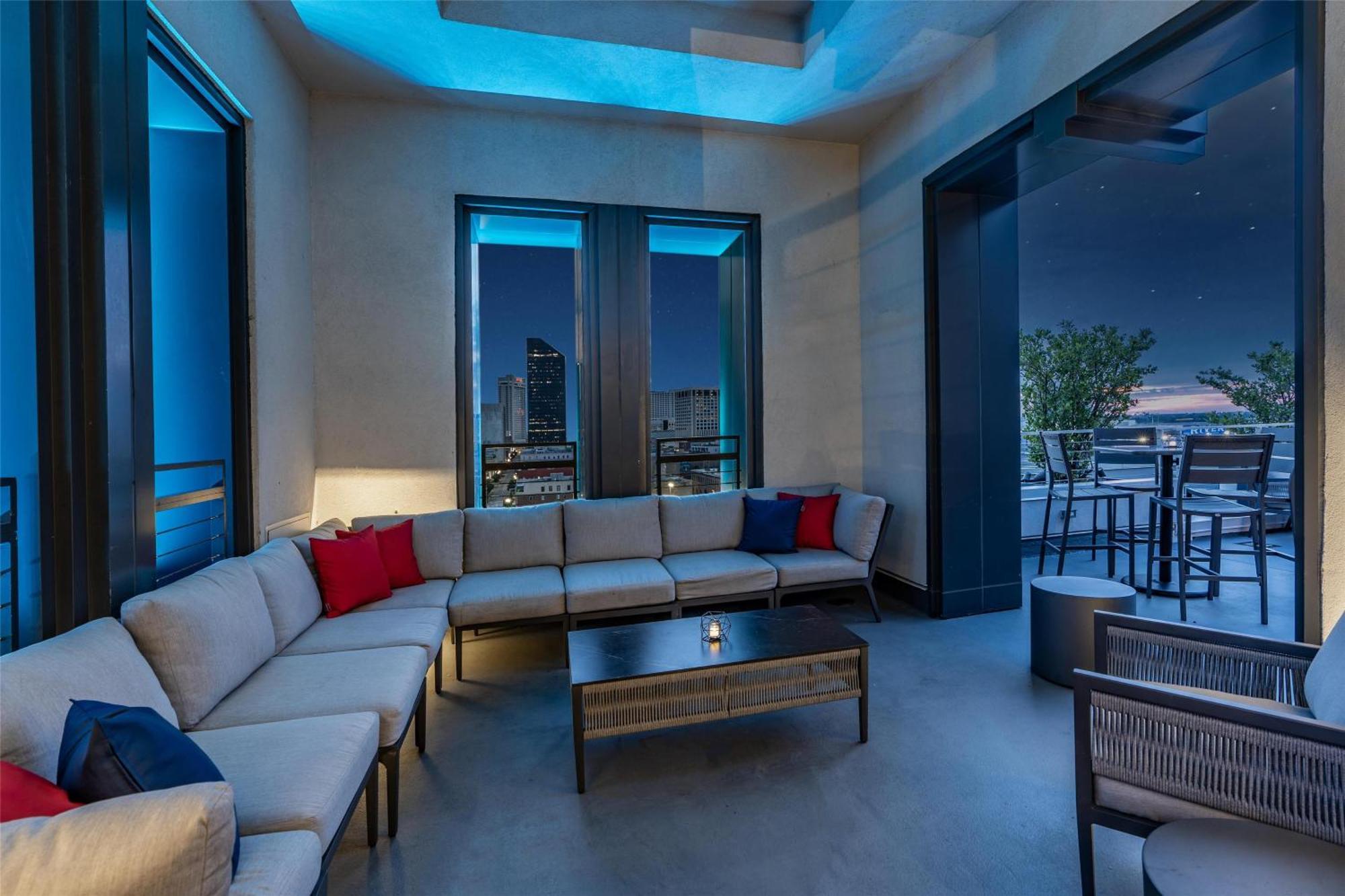 The Higgins New Orleans, Curio Collection By Hilton New Orleans