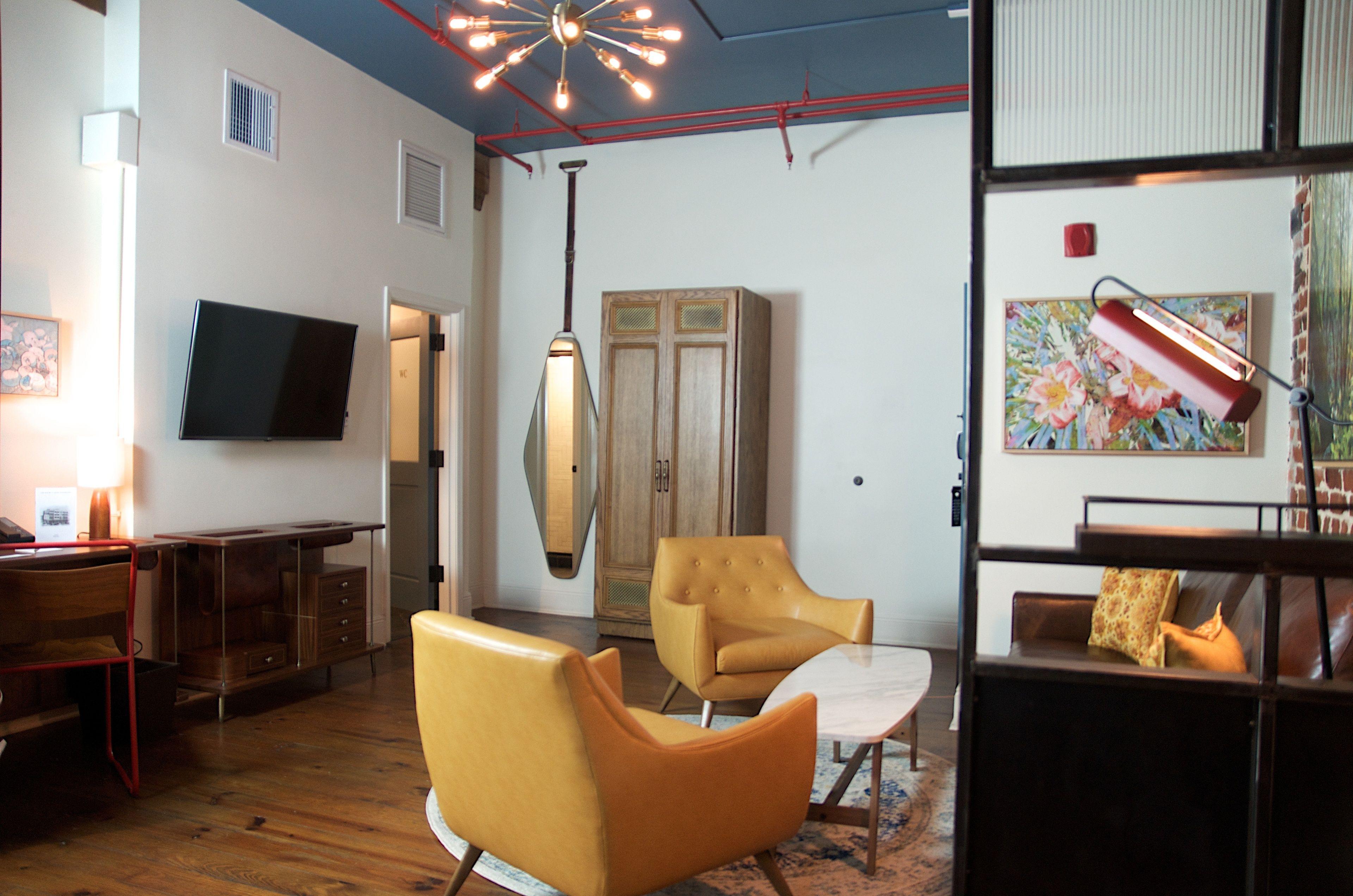 The Old No. 77 & Chandlery Hotel