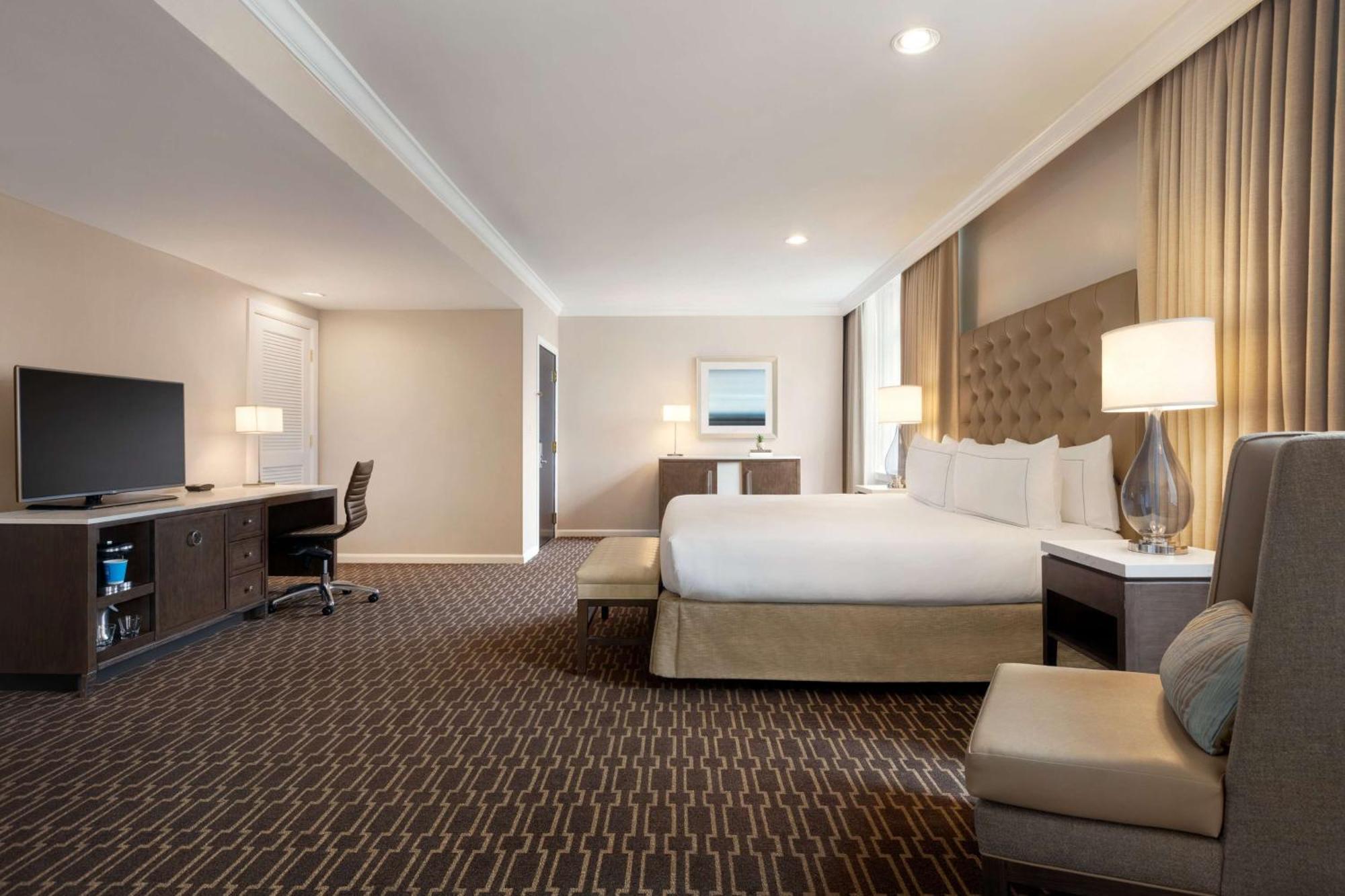 Hilton / St. Charles Avenue 4*