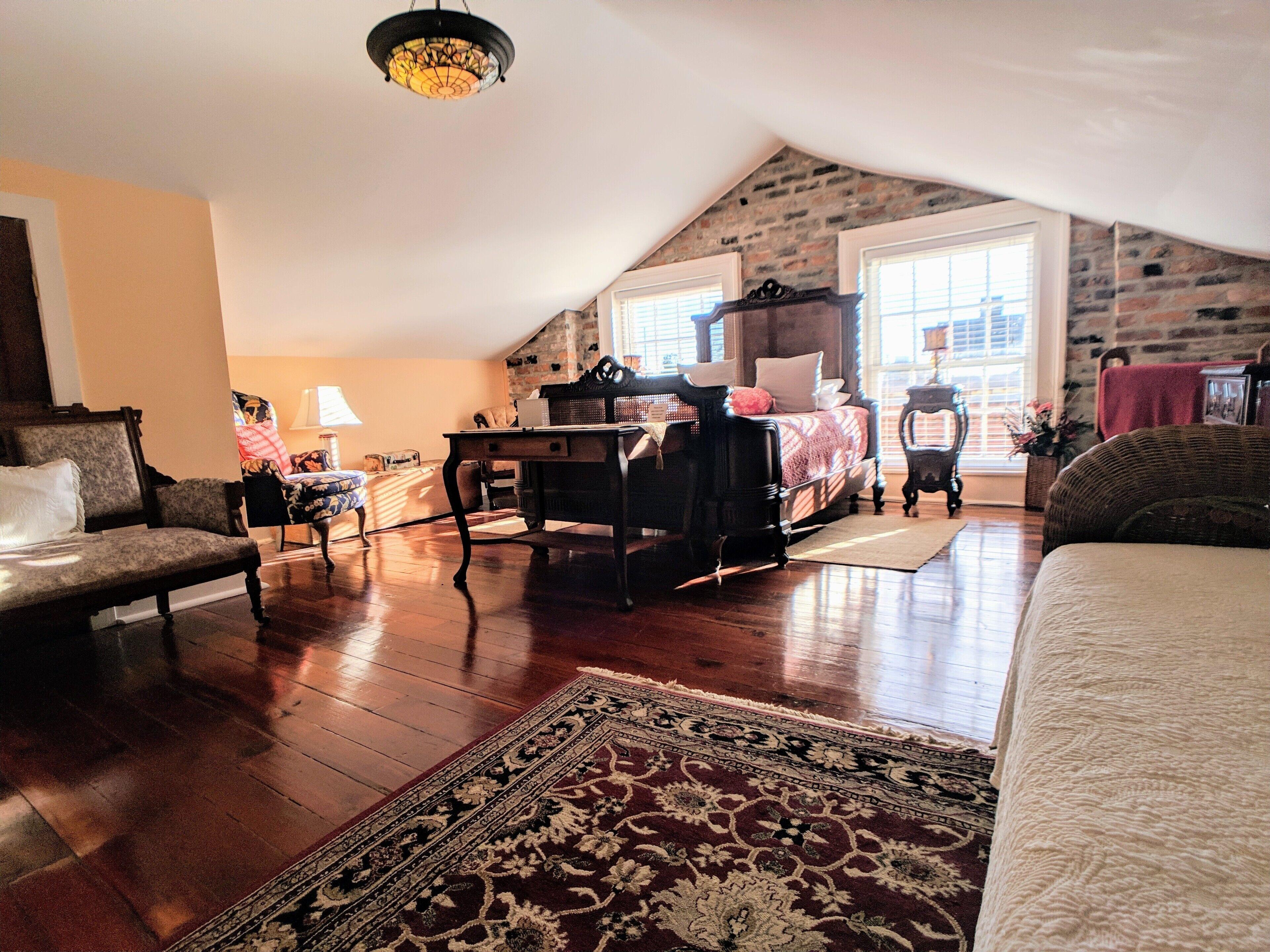 Bed & Breakfast Parisian Courtyard New Orleans