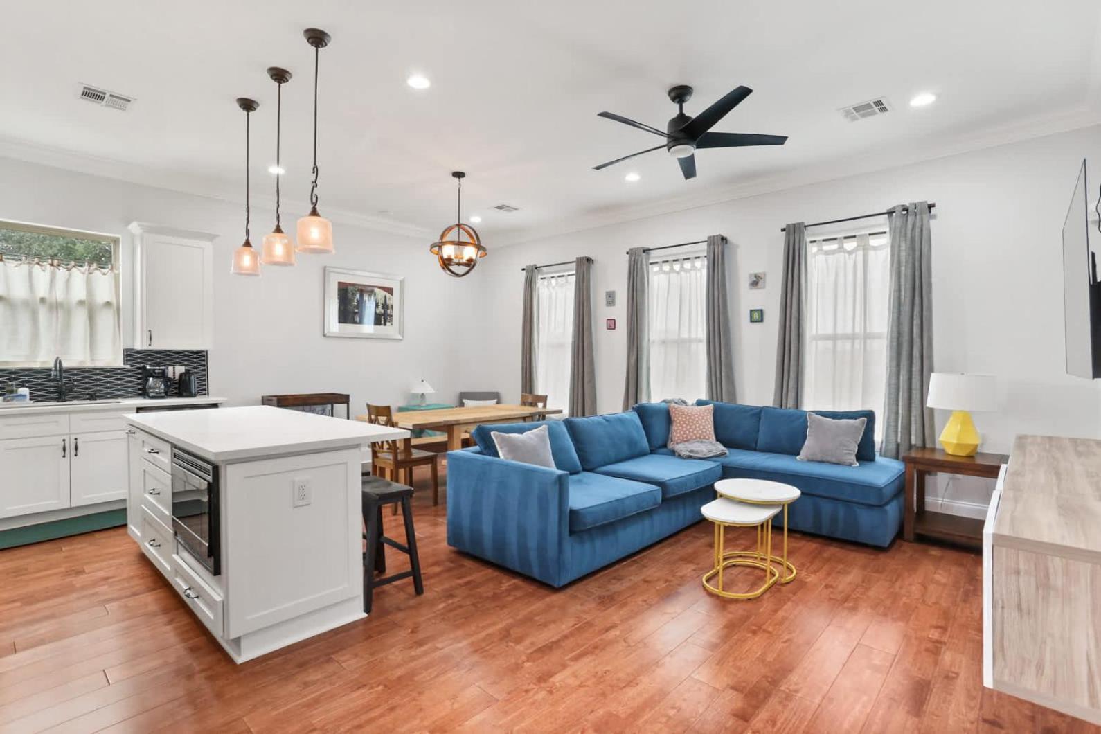 Stylish 3br W Parking Balcony Walk Everywhere Holiday home *