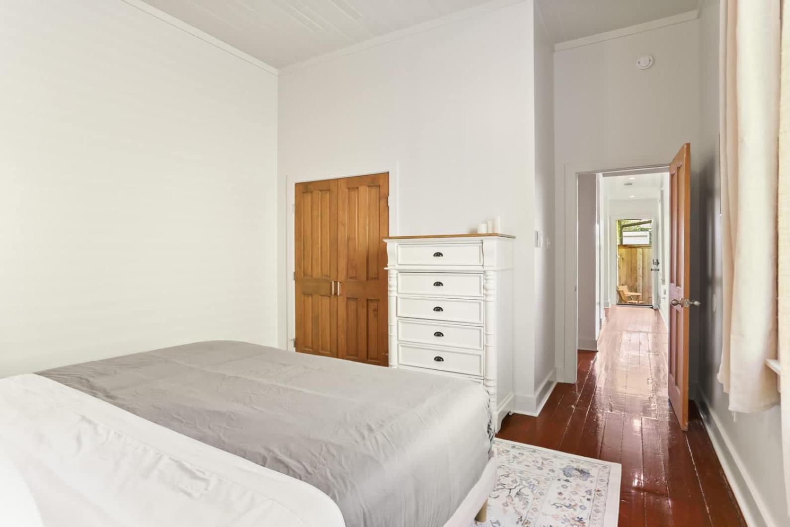 Perfectly Located 1 Bedroom I Uptown - Magazine St * New Orleans