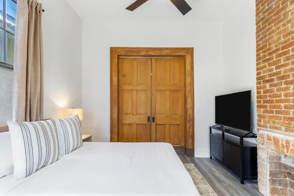 Delightful Canal Street Family In Mid-city