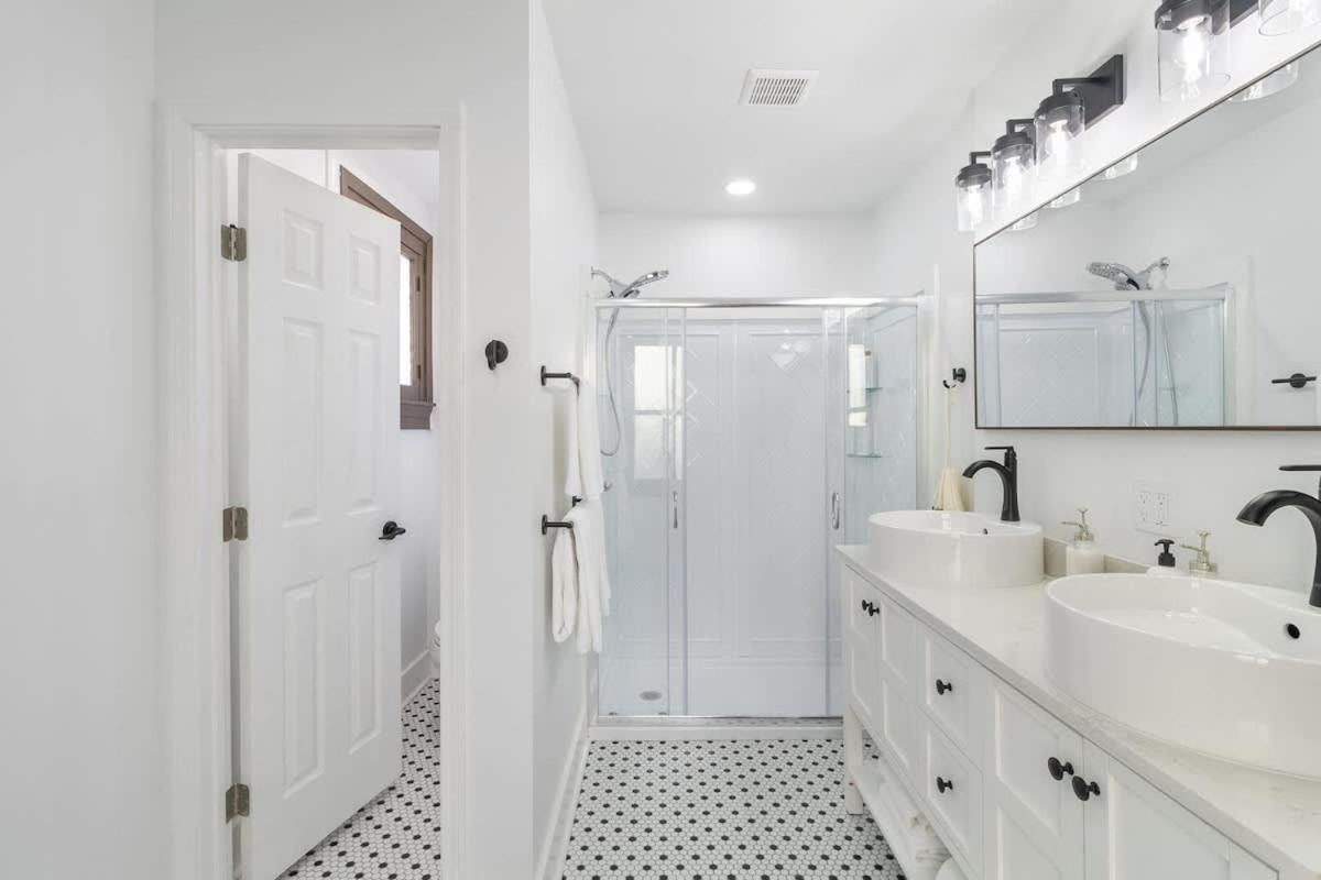 Delightful Canal Street Family In Mid-city