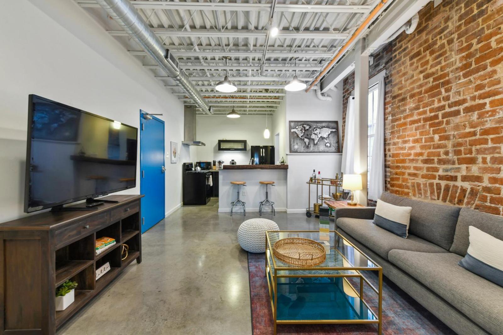 Warehouse District Intimate One Bedroom Apartment