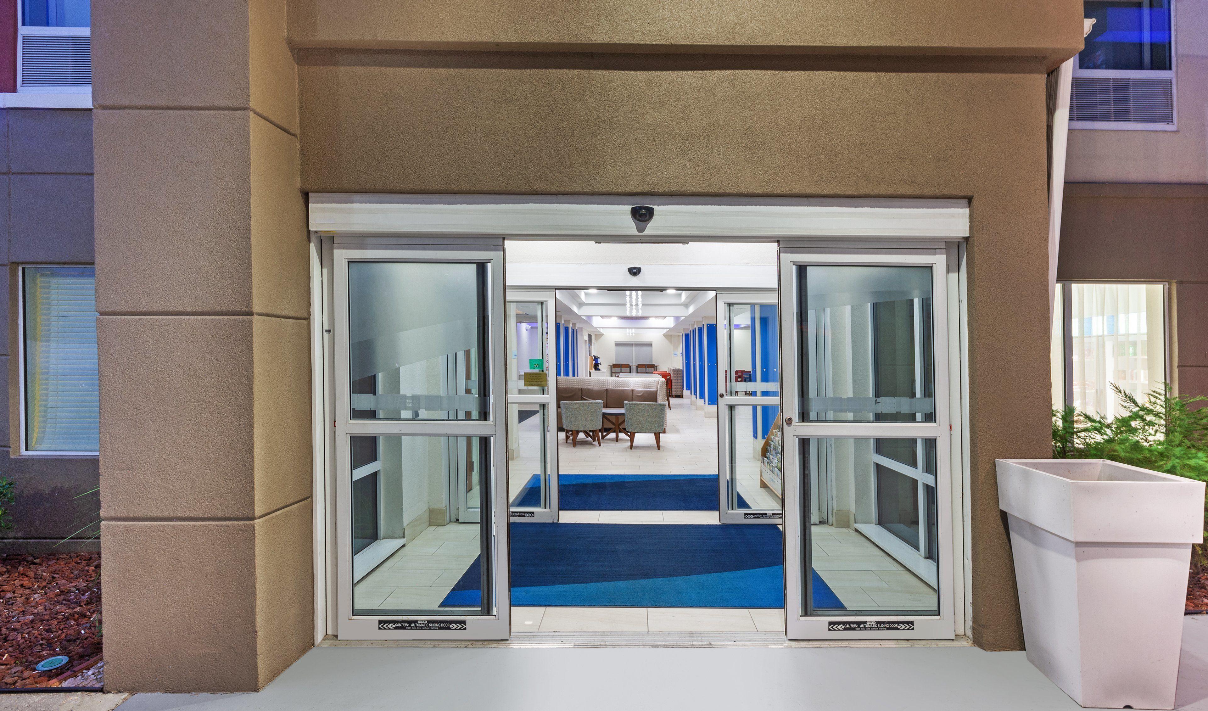 Express East By Ihg Hotel 2*