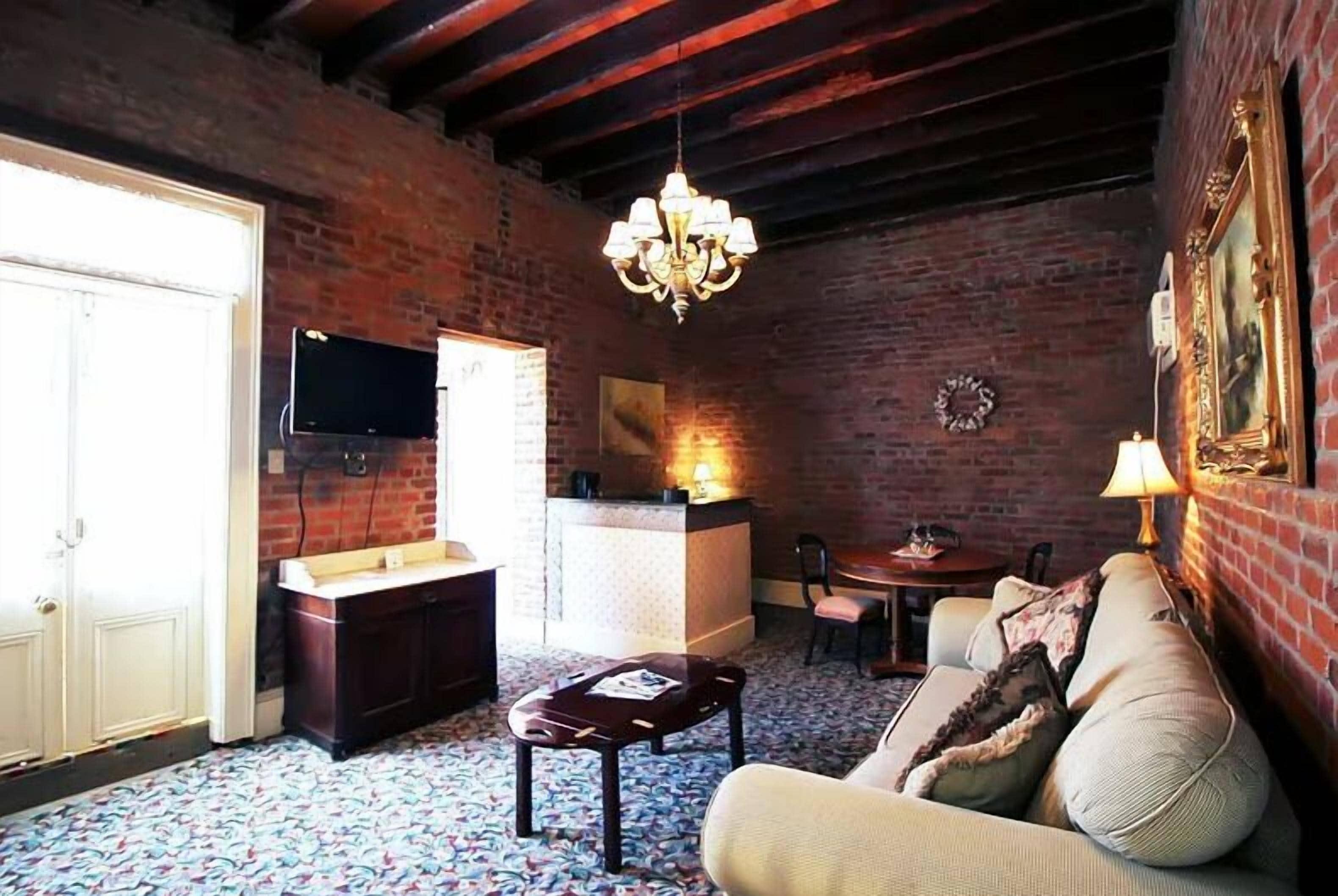 The Olivier House 2*