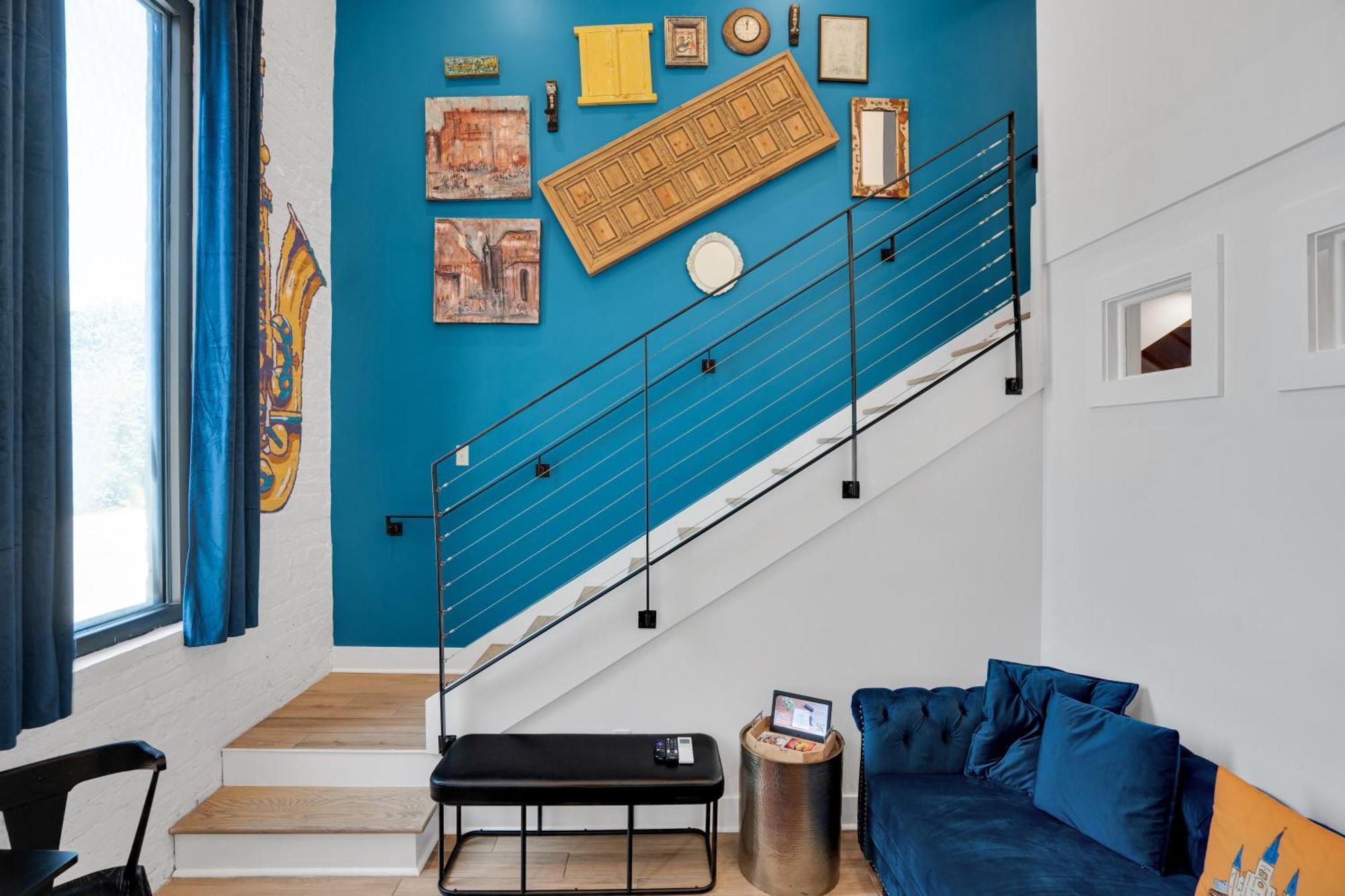 Elegant Across From Fq W Free Parking *