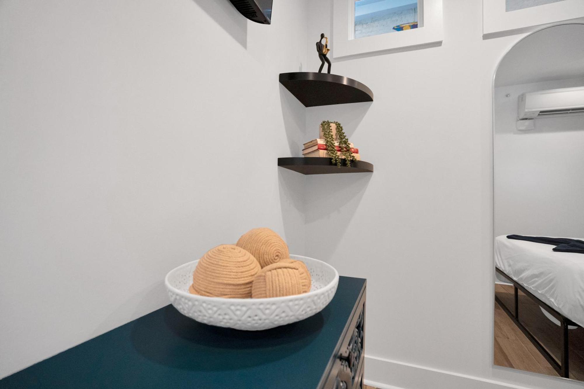 Elegant Across From Fq W Free Parking * New Orleans