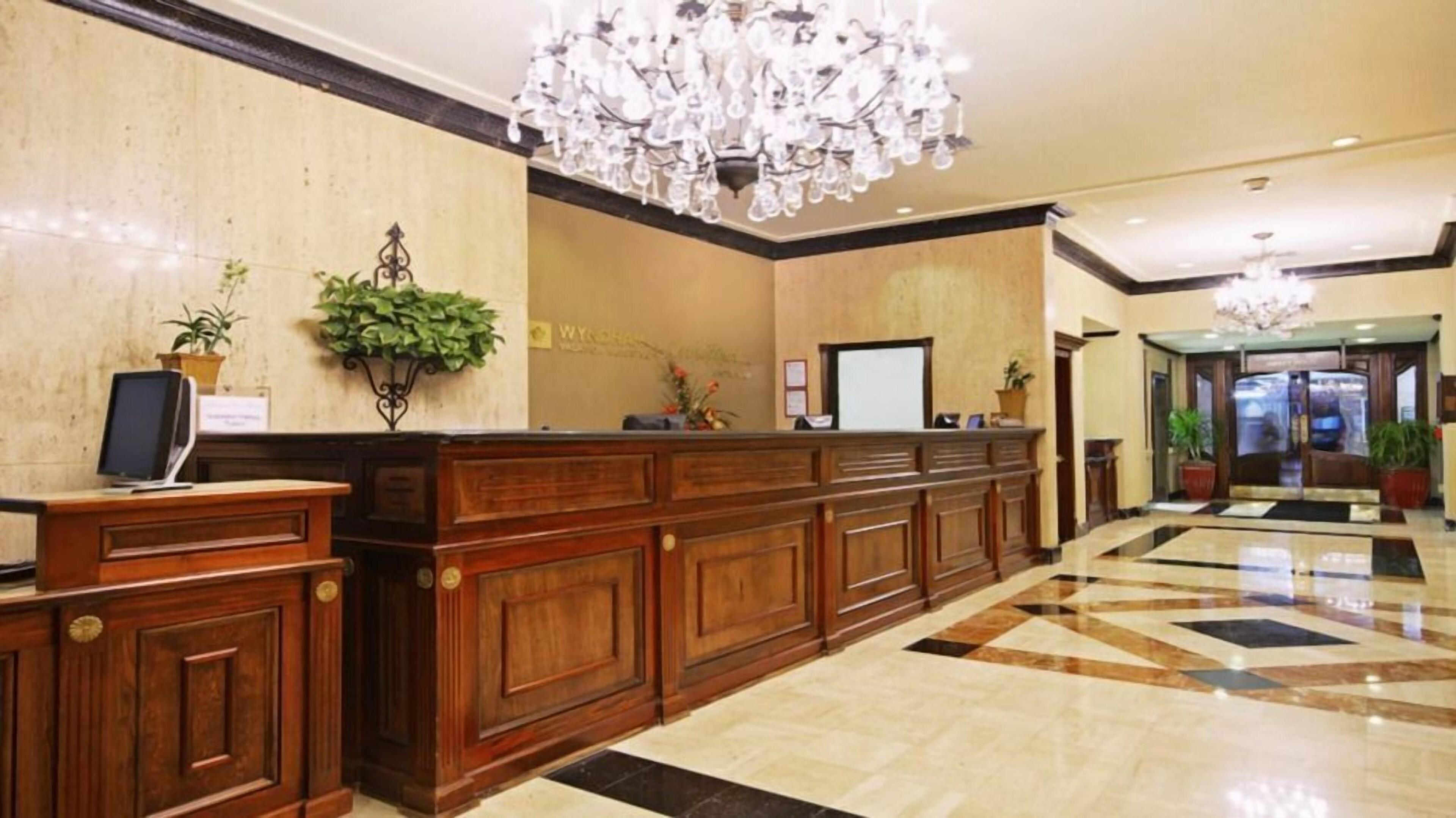 Club Wyndham Avenue Plaza 3*