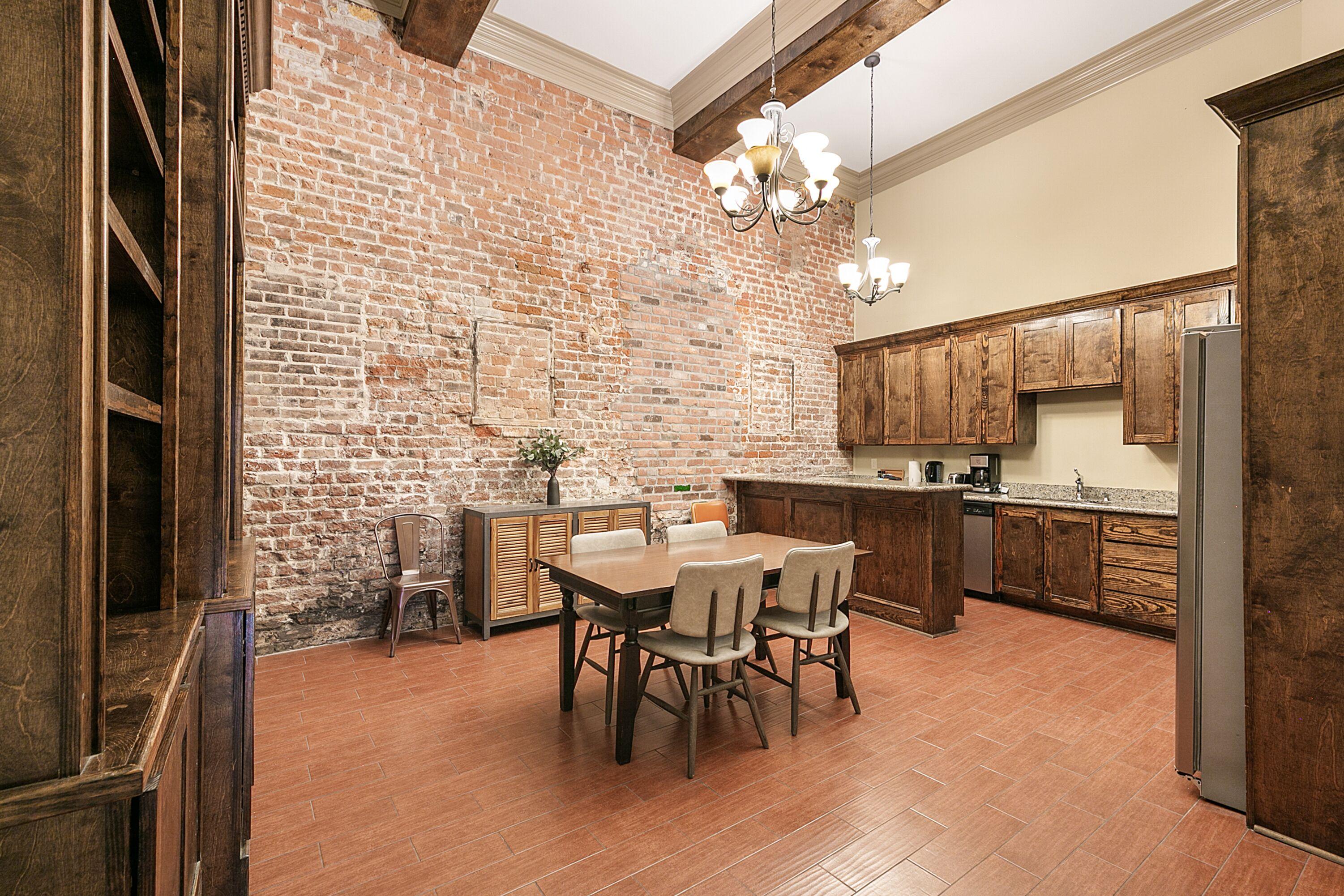 Chuck's Place Aparthotel New Orleans