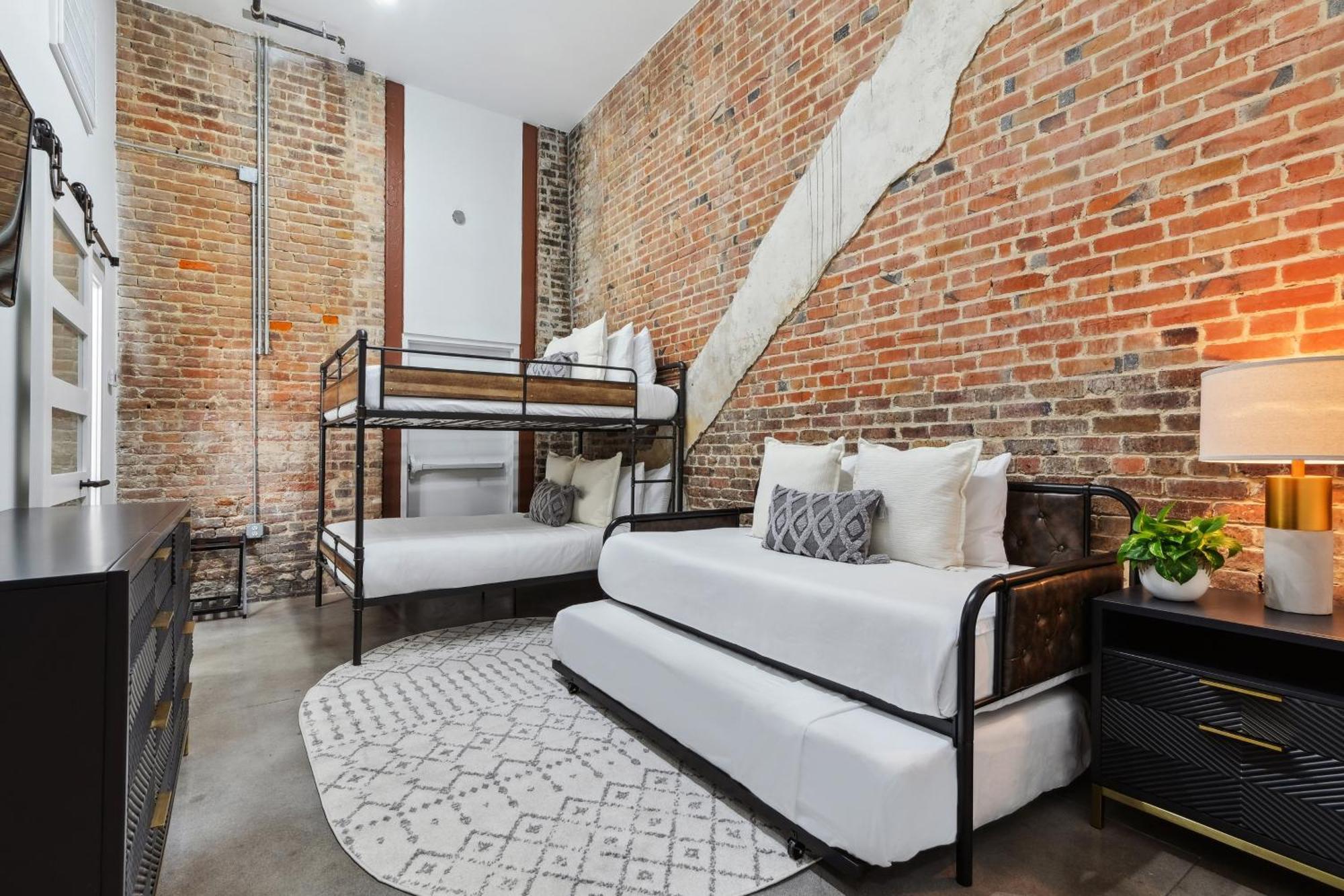 Exquisite Flat In Arts District Apartment